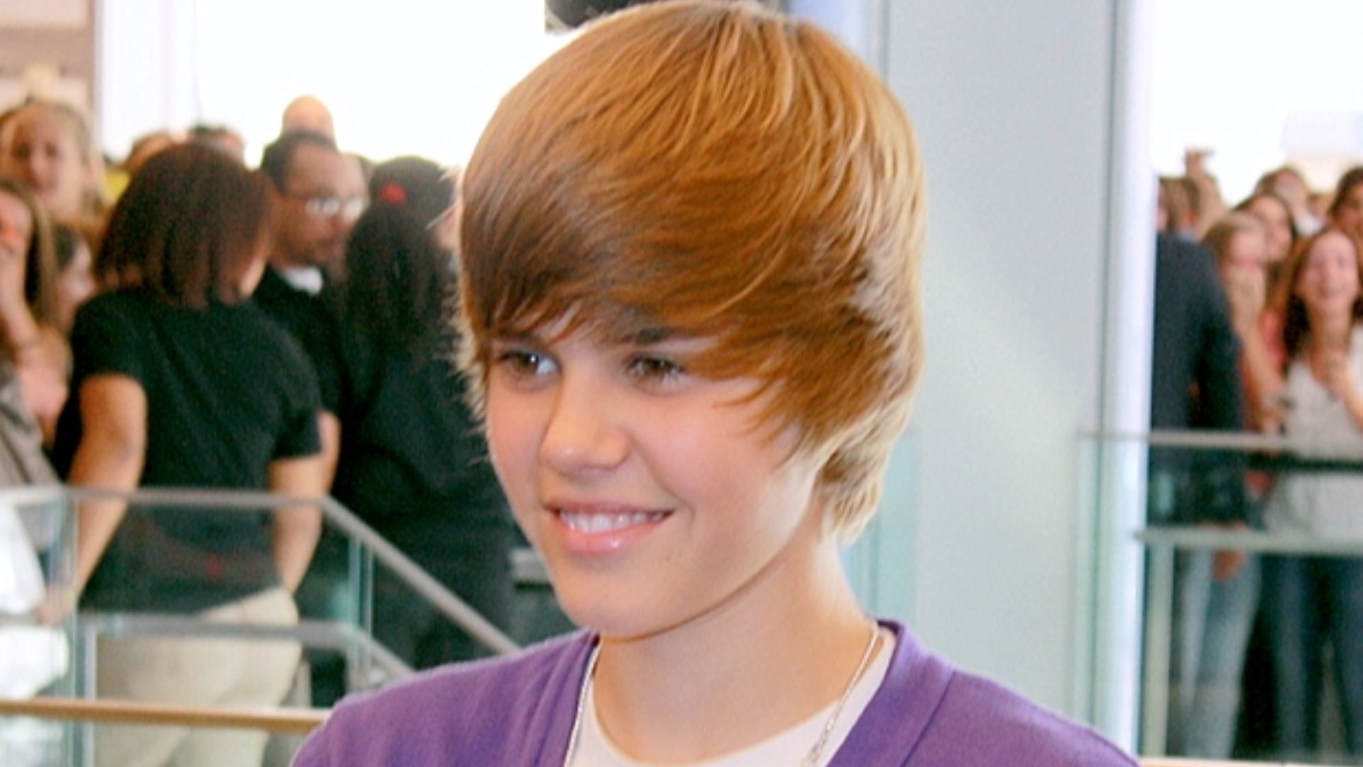File:2009 Justin Bieber NYC 3.JPG