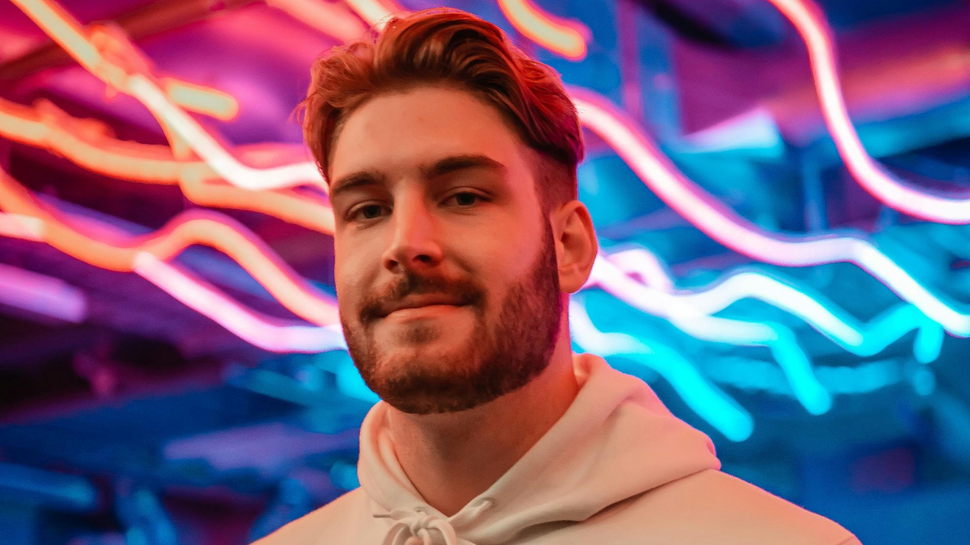men wearing white hoodie jacket close-up photography