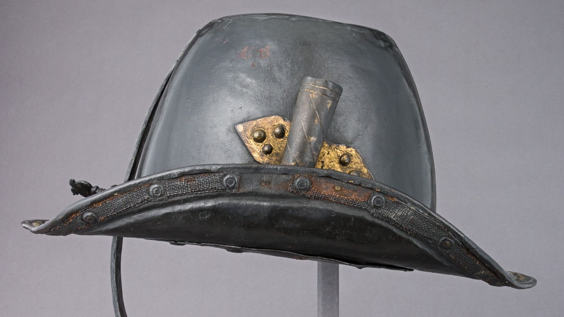 File:Helmet in the Shape of a Cavalier's Hat MET 29.158.53 005AA2015.jpg