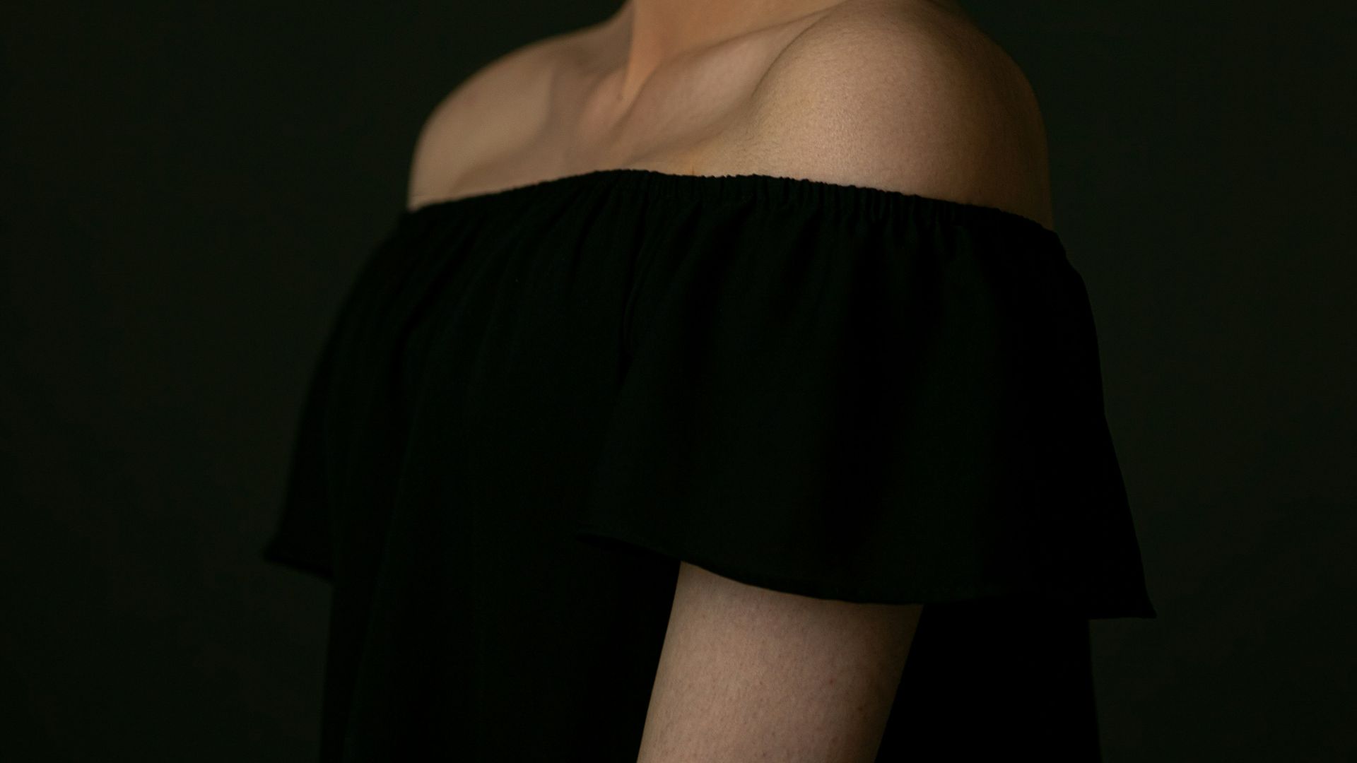 woman in black off shoulder dress