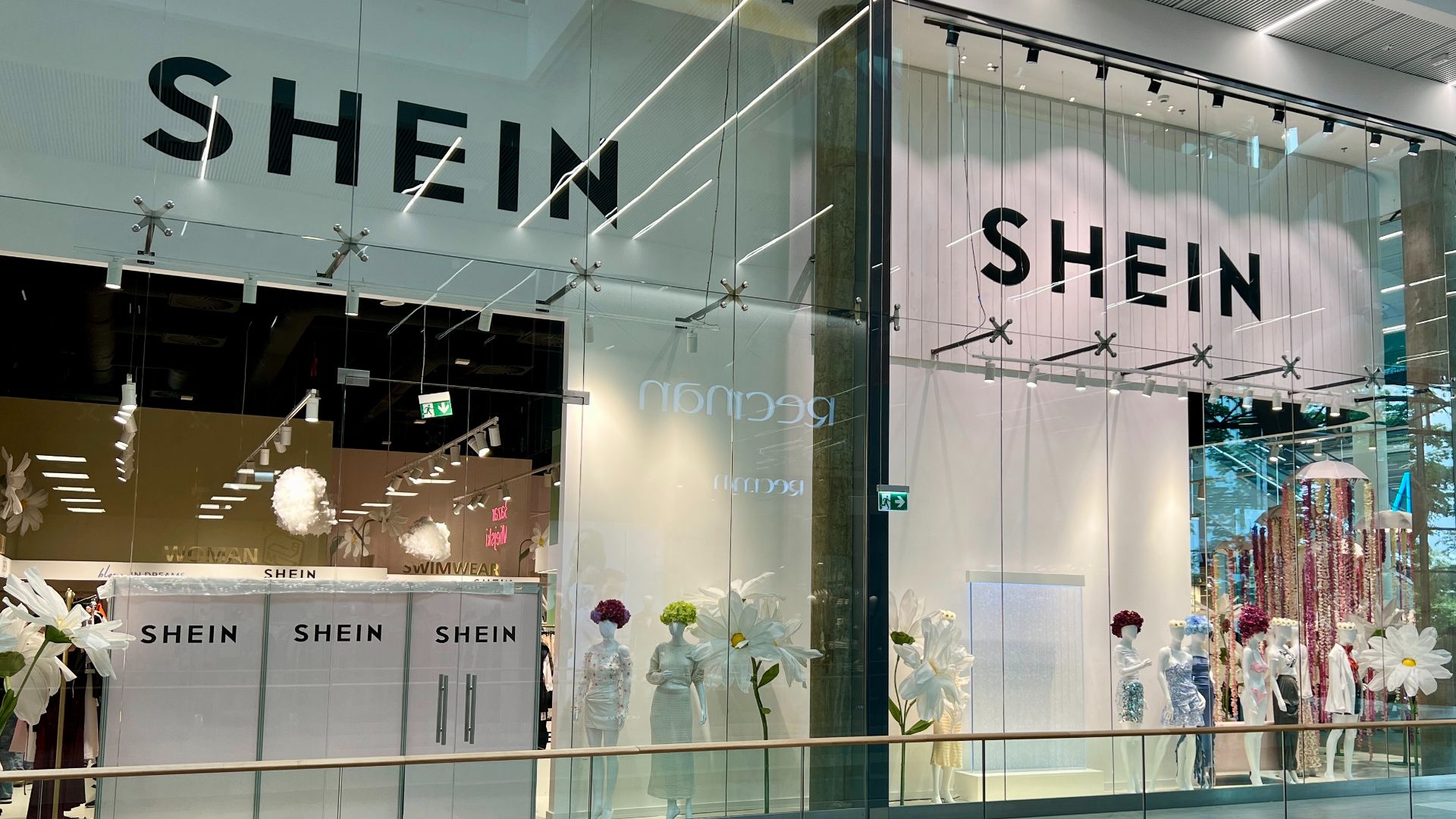 File:Salon Shein w Galerii Młociny w Warszawie.jpg