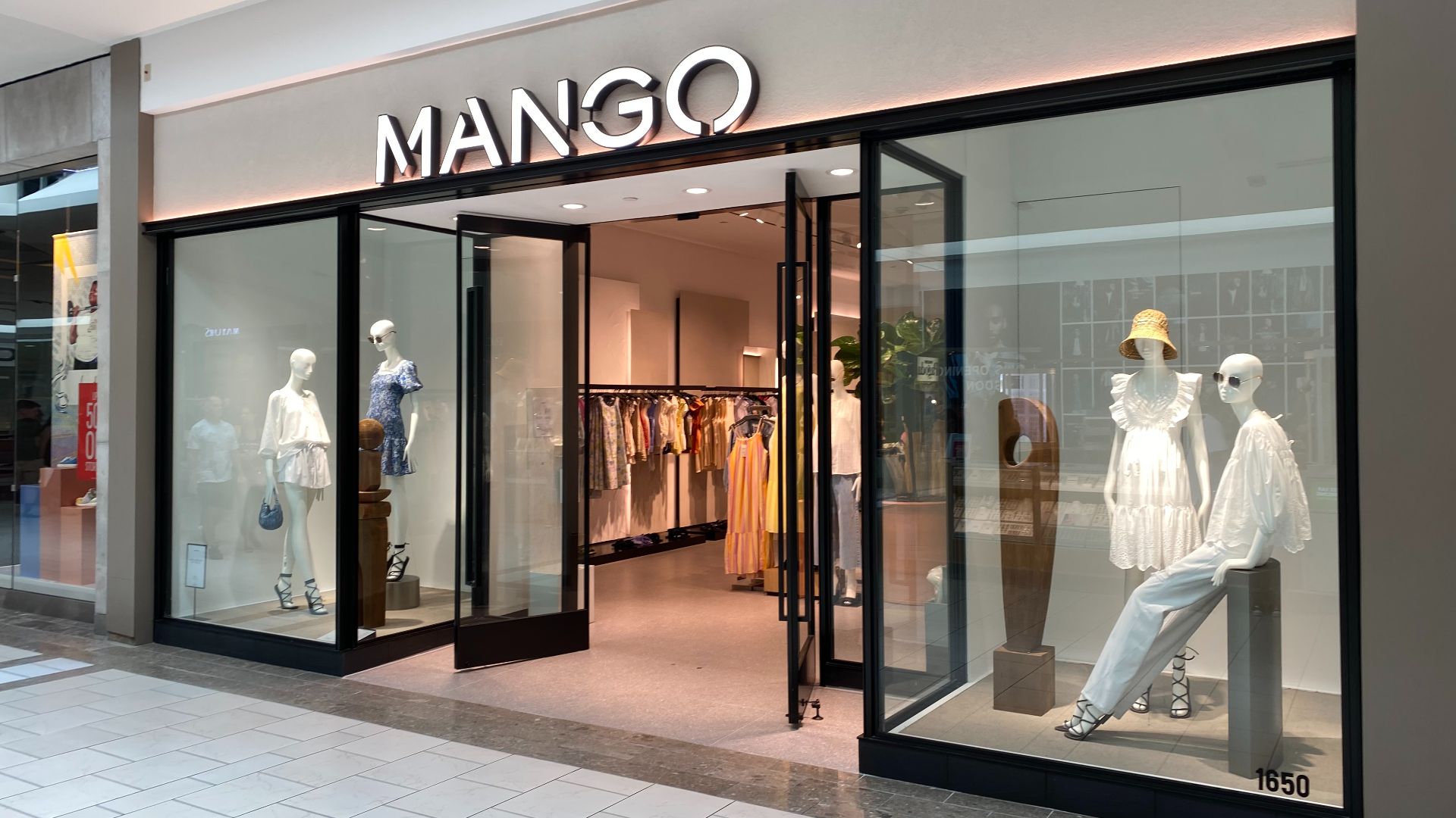 File:Mango Dadeland Mall Miami June 2021.jpg