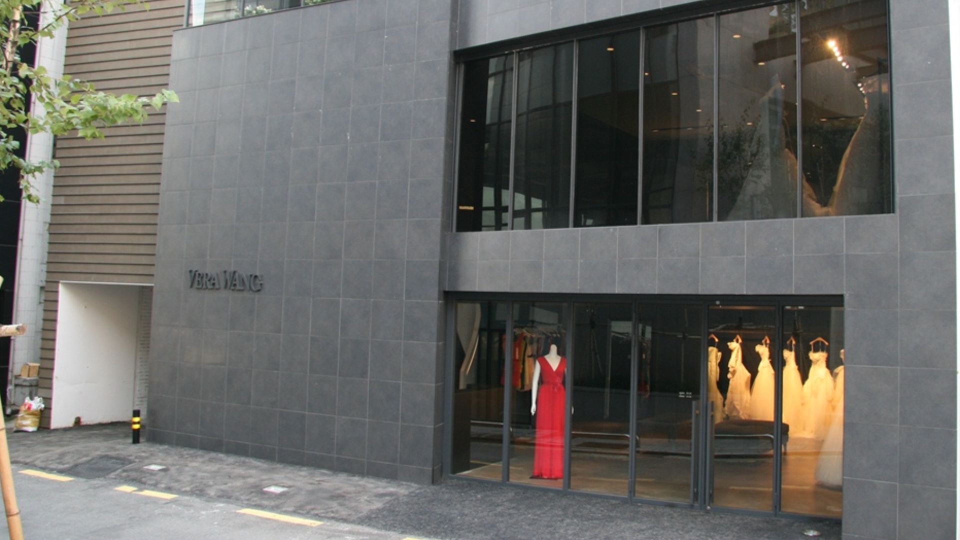 File:Vera Wang Bridal Korea.JPG