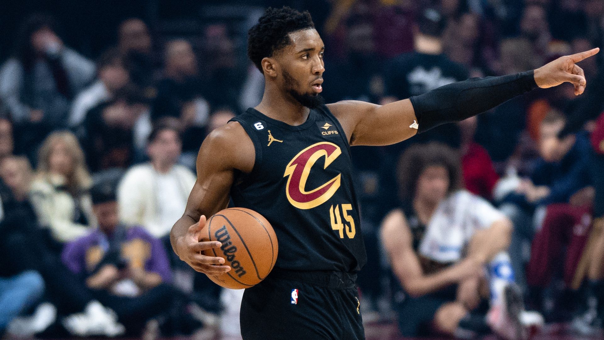 File:Donovan Mitchell directing traffic vs Lakers 2022.jpg