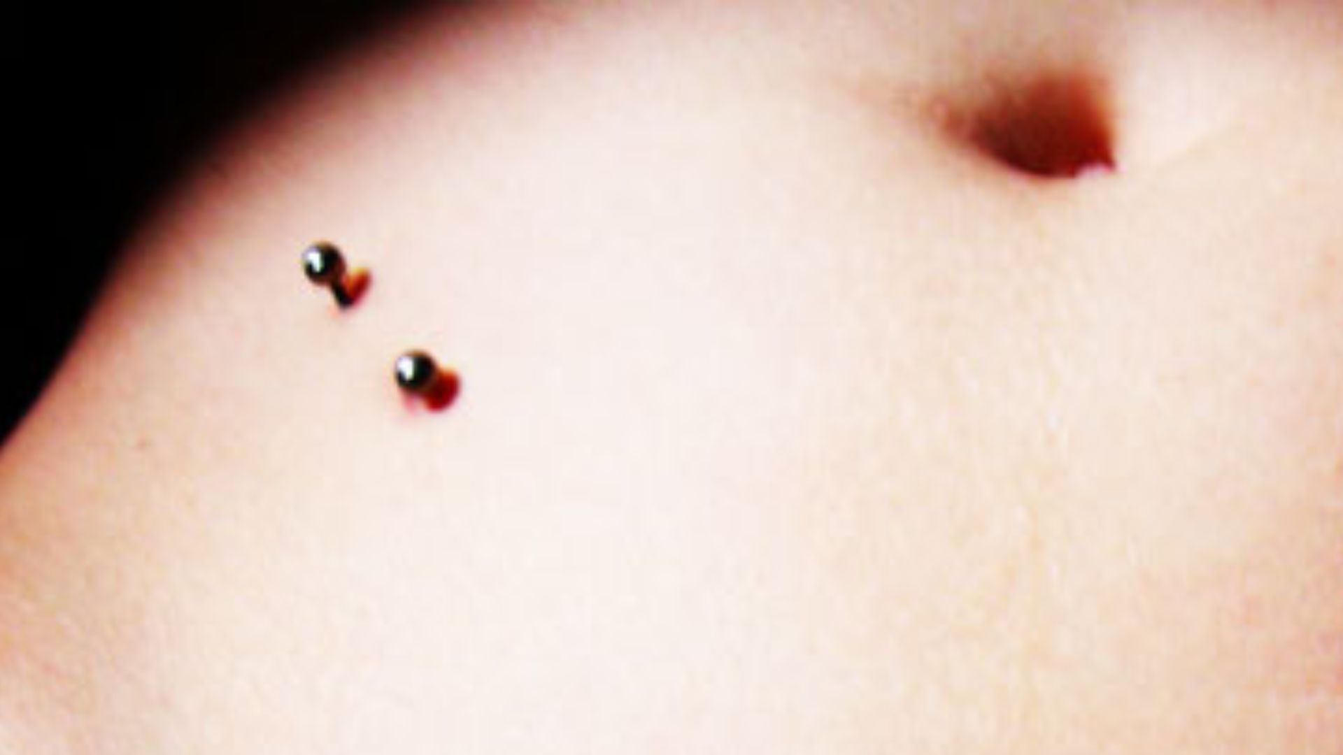 File:Hips piercing.jpg