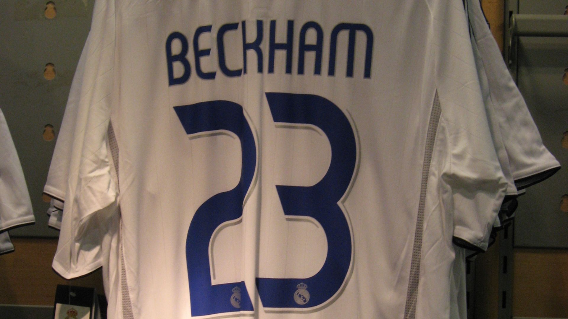 File:Beckham shirt Real Madrid.jpg