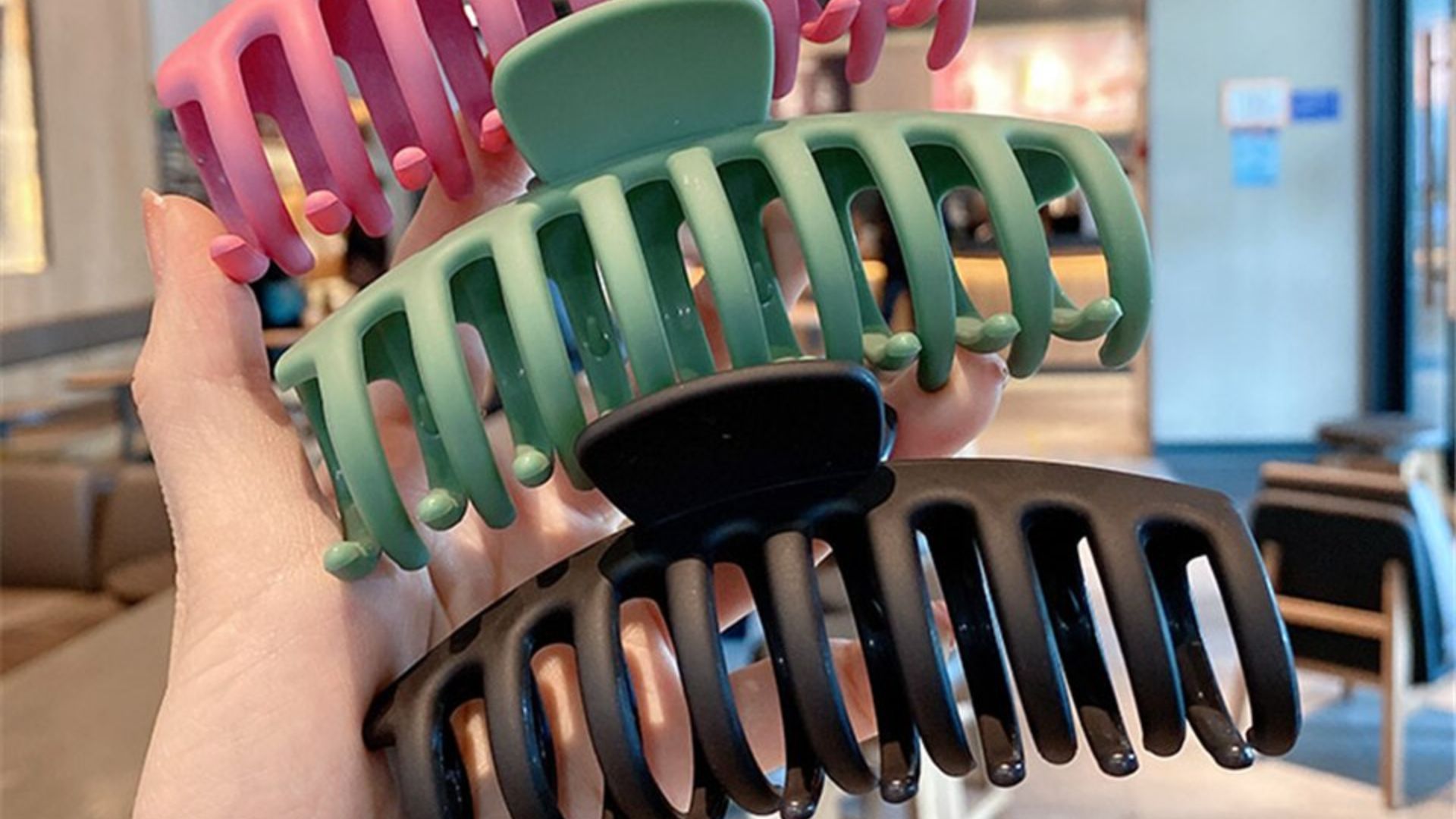 File:3 big claw clips for thick long hair.png