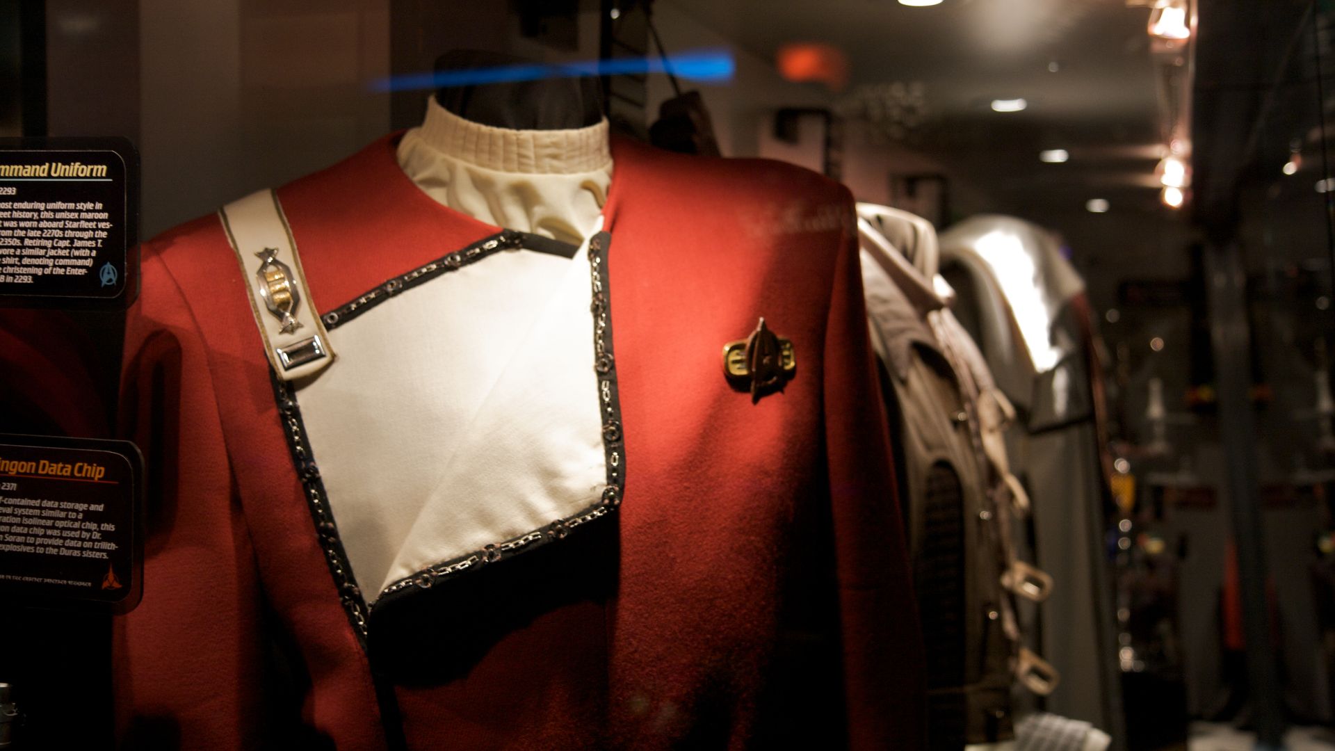 File:Starfleet uniform as introduced in The Wrath of Khan.jpg
