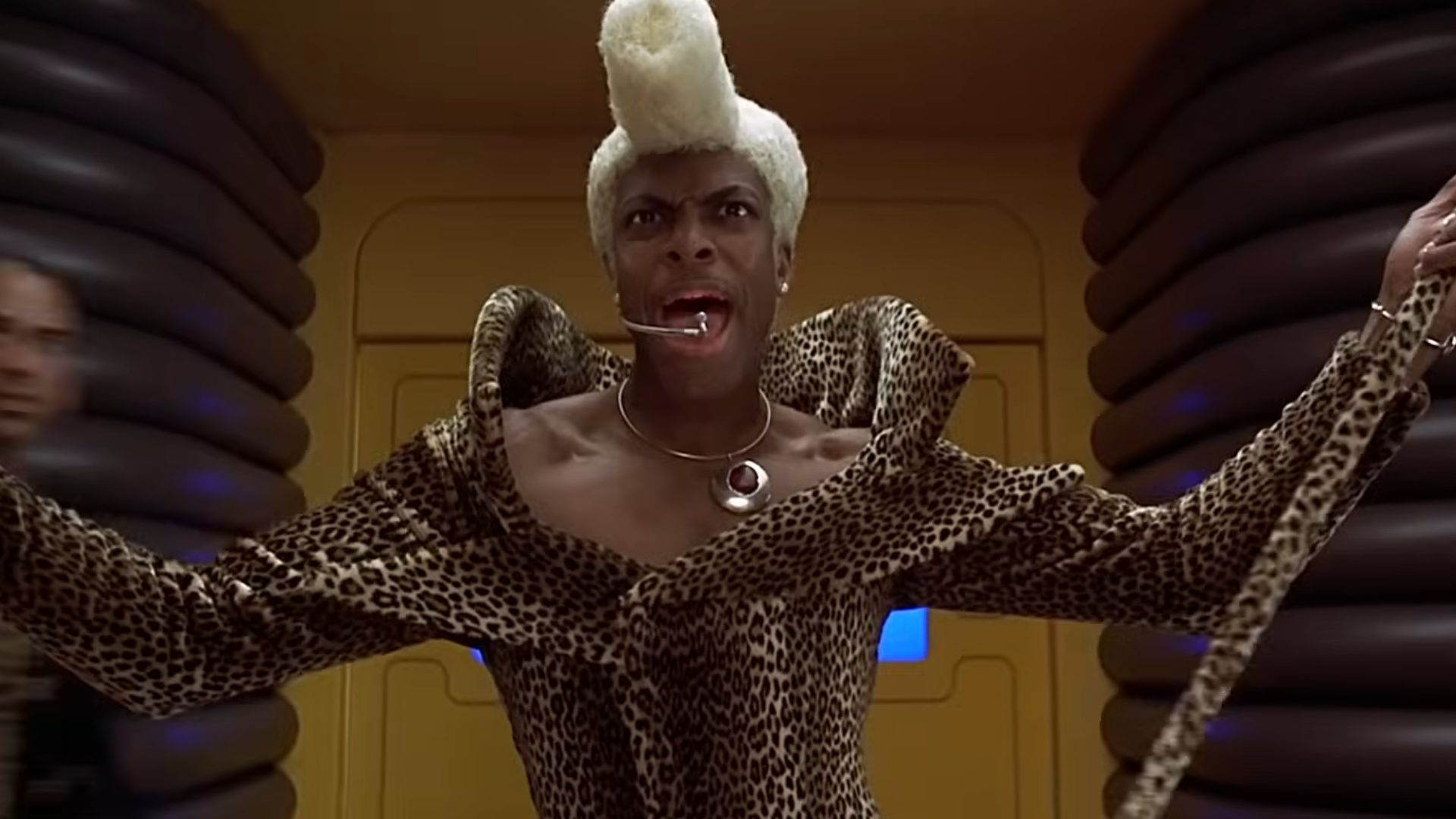 the-fifth-element-the-ruby-rhod-show-scene-hd-clip.jpg