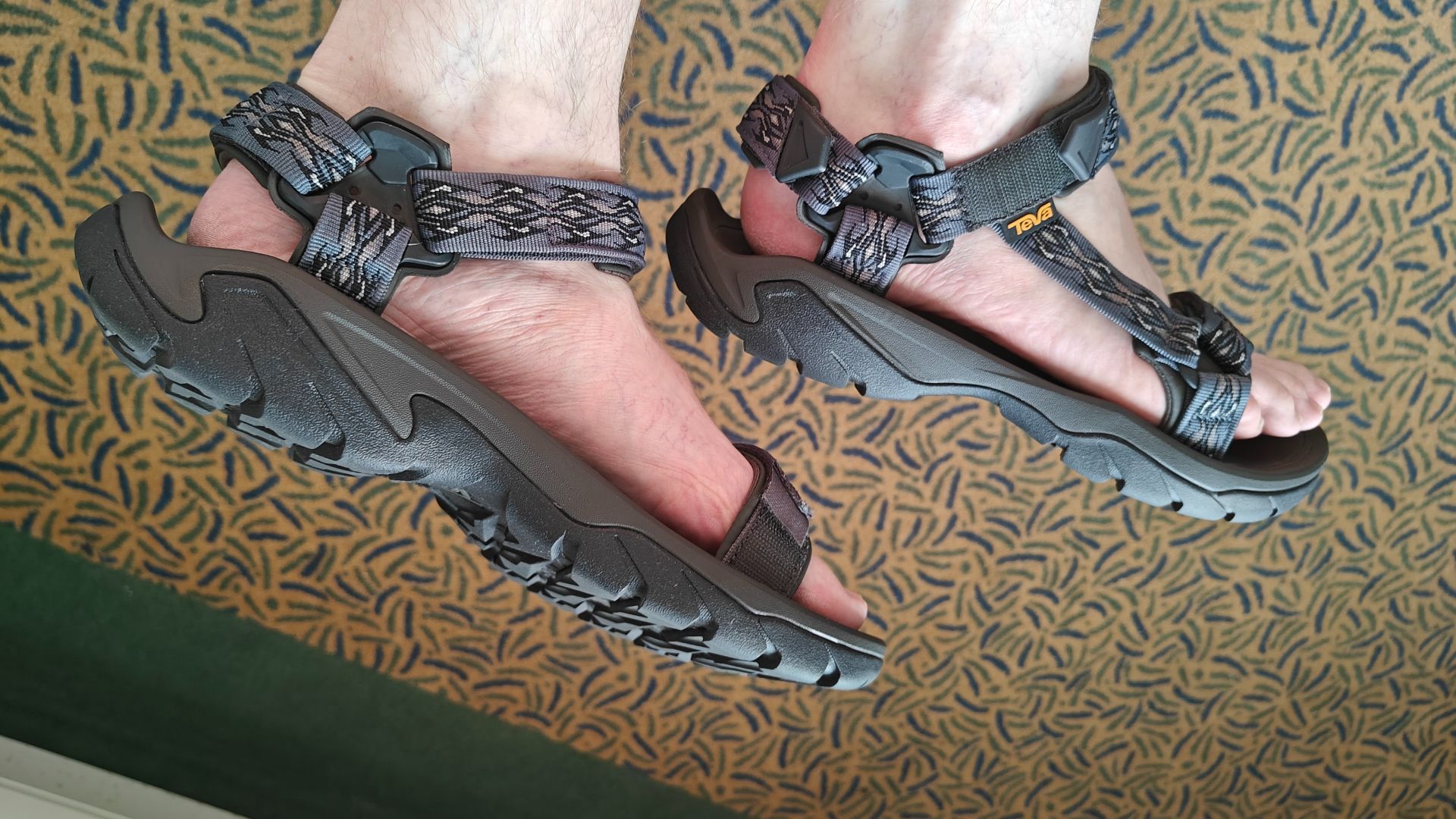 File:Teva Terra Fi 5 Sandals.jpg