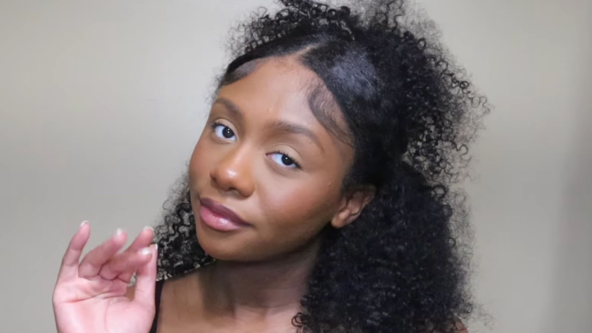 File:Half-up half-down hairdo.png