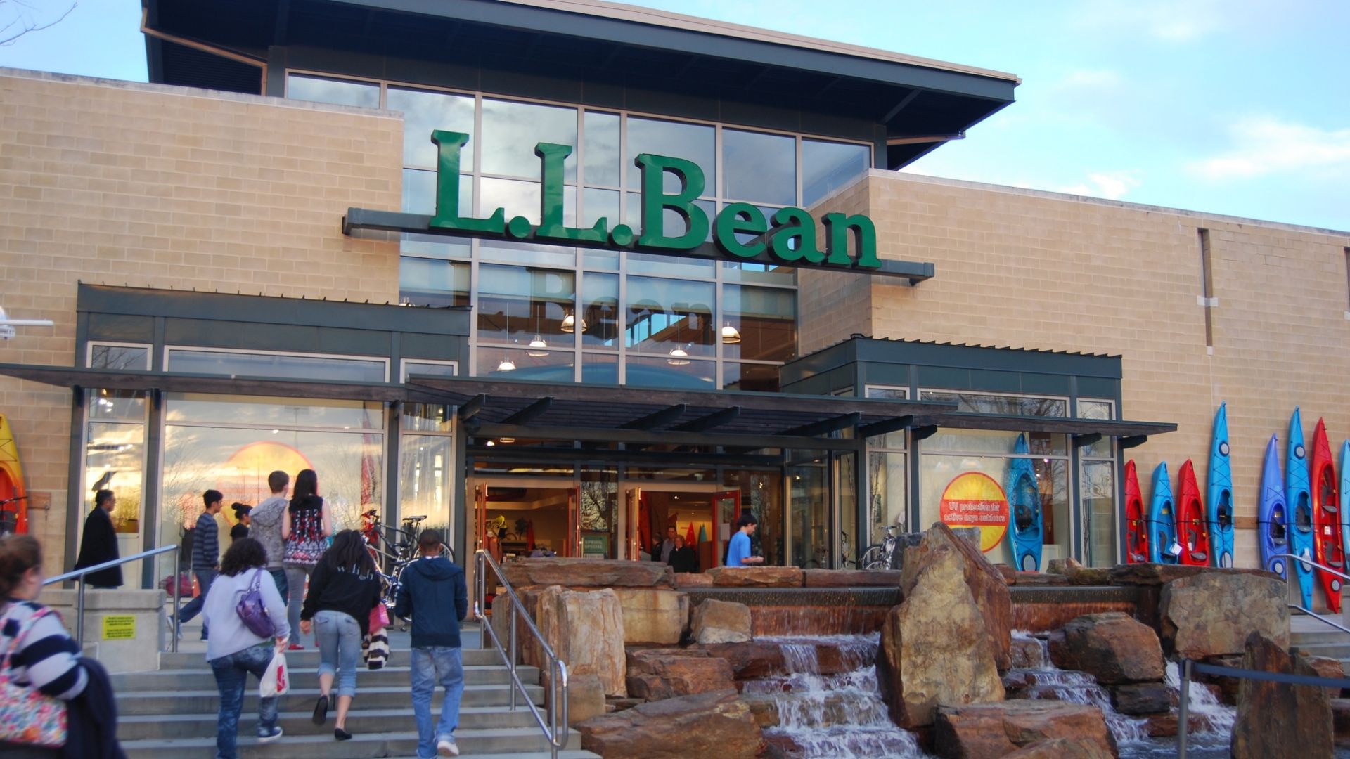 File:LL Bean Store.jpg