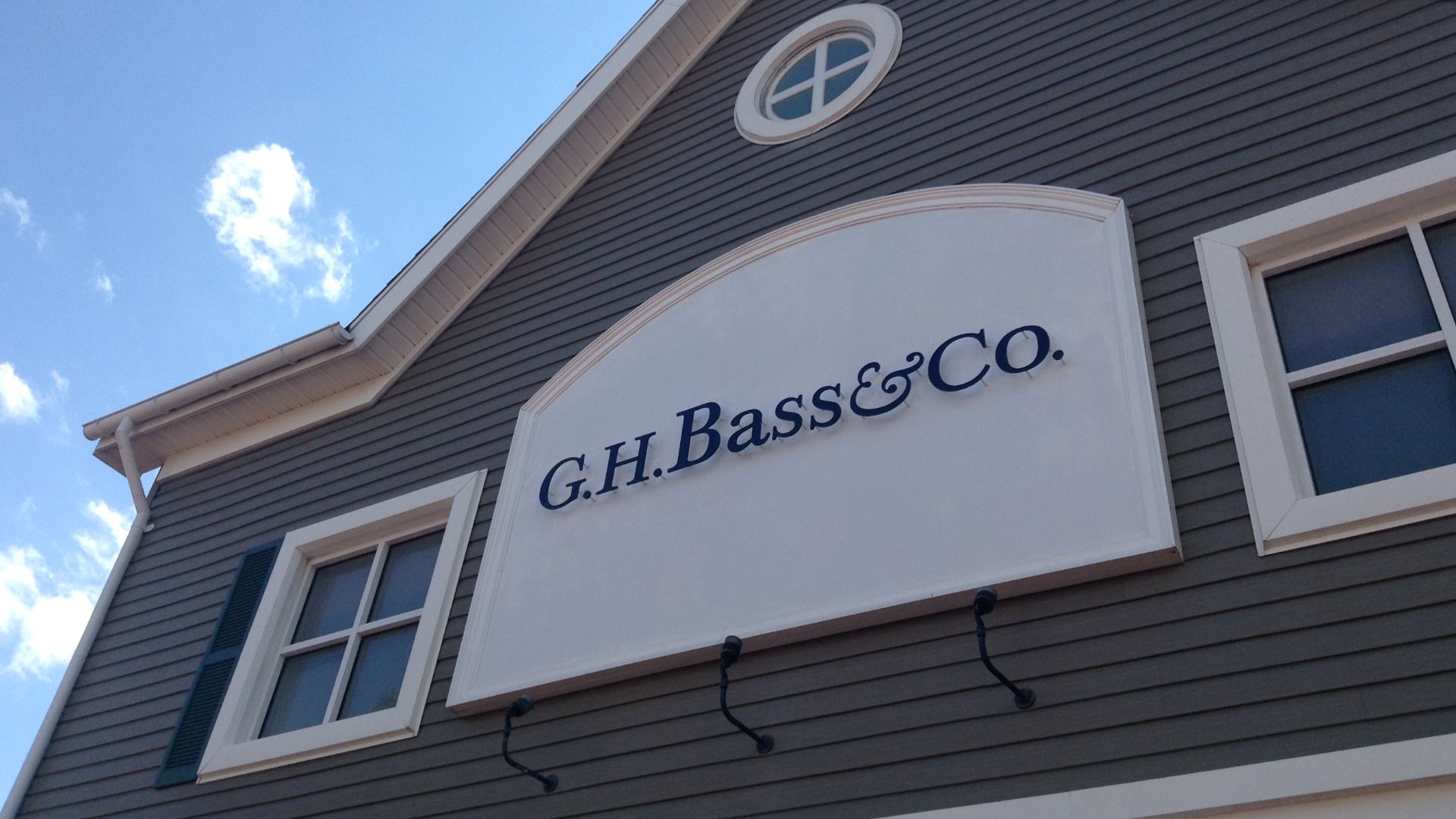 File:G. H. Bass & Co.,Outlet Store (14957968795).jpg