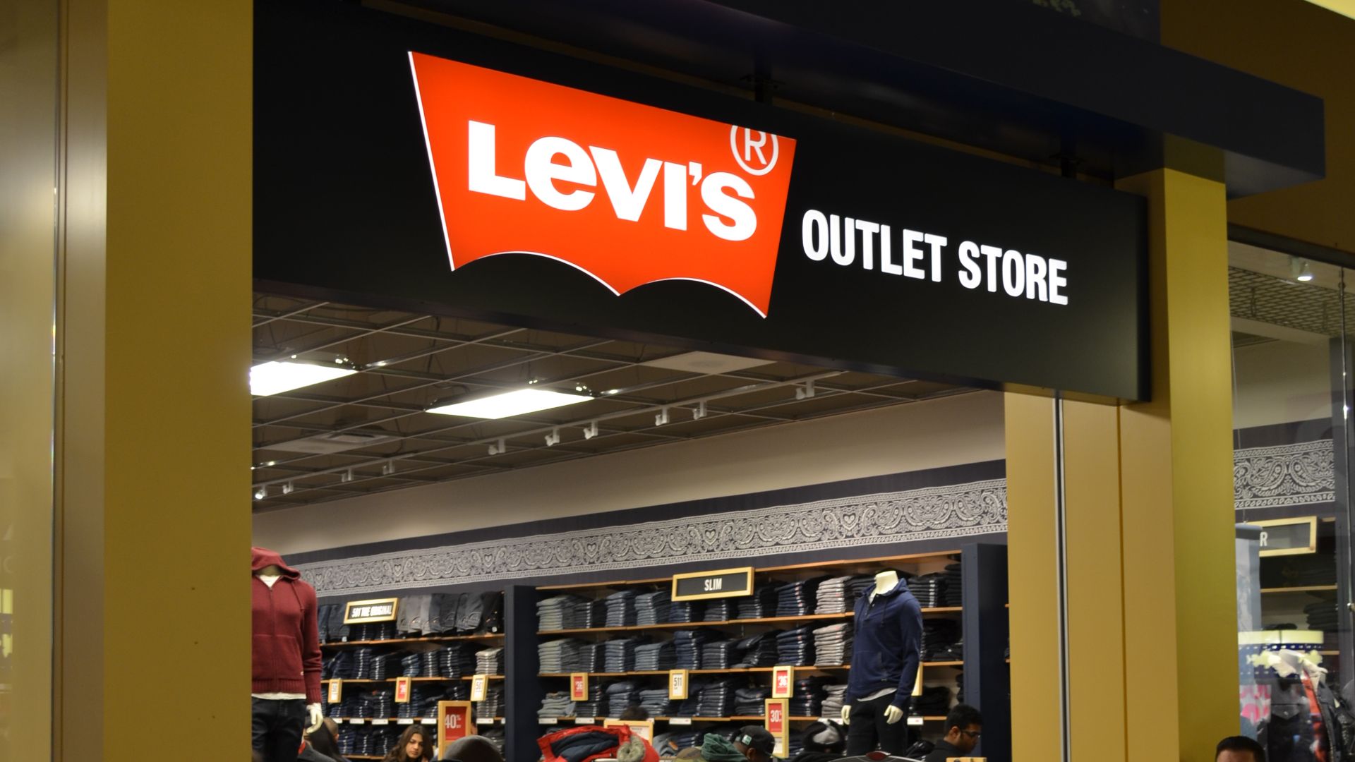File:Levi'sOutletStore.JPG