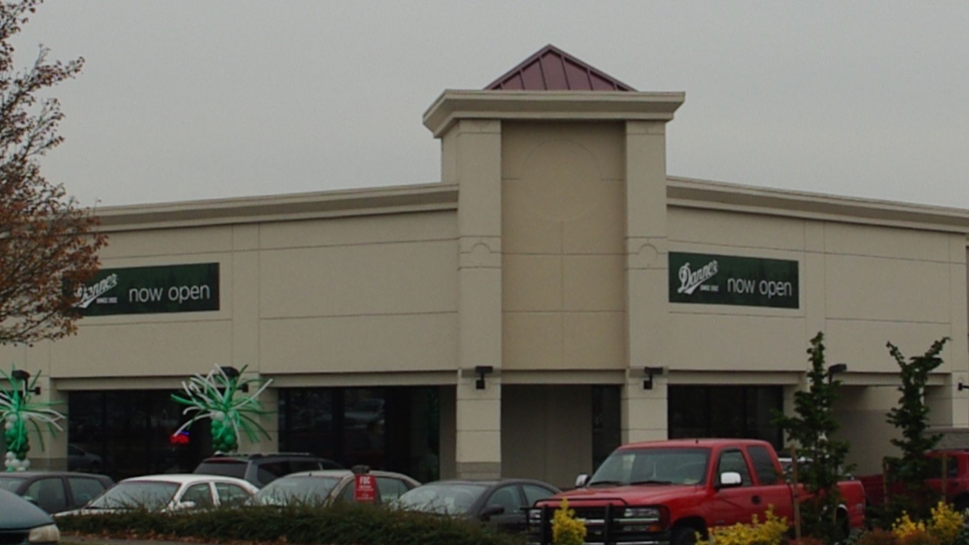 File:Danner boots store in Tanasbourne - Hillsboro, Oregon.JPG