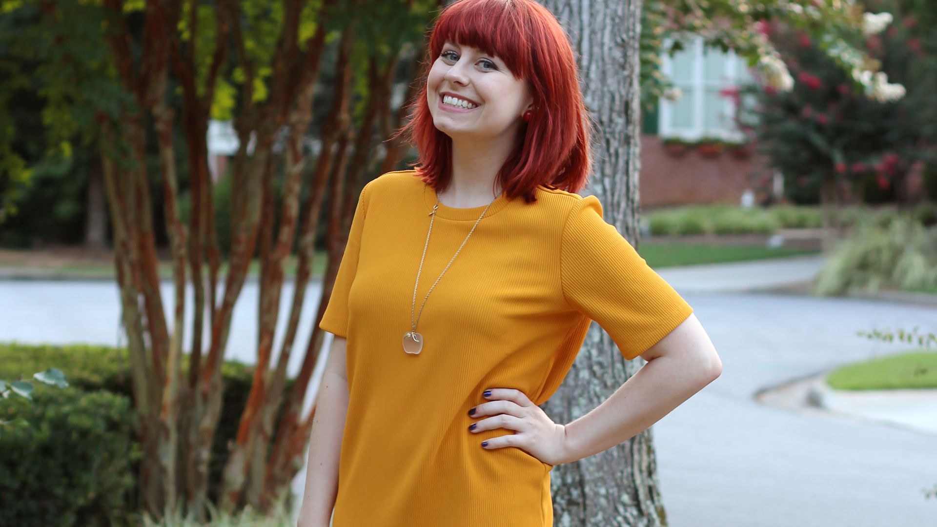 File:Mustard Yellow Forever 21 Shift Dress with Blue Wedges and an Apple Necklace (21181736530).jpg