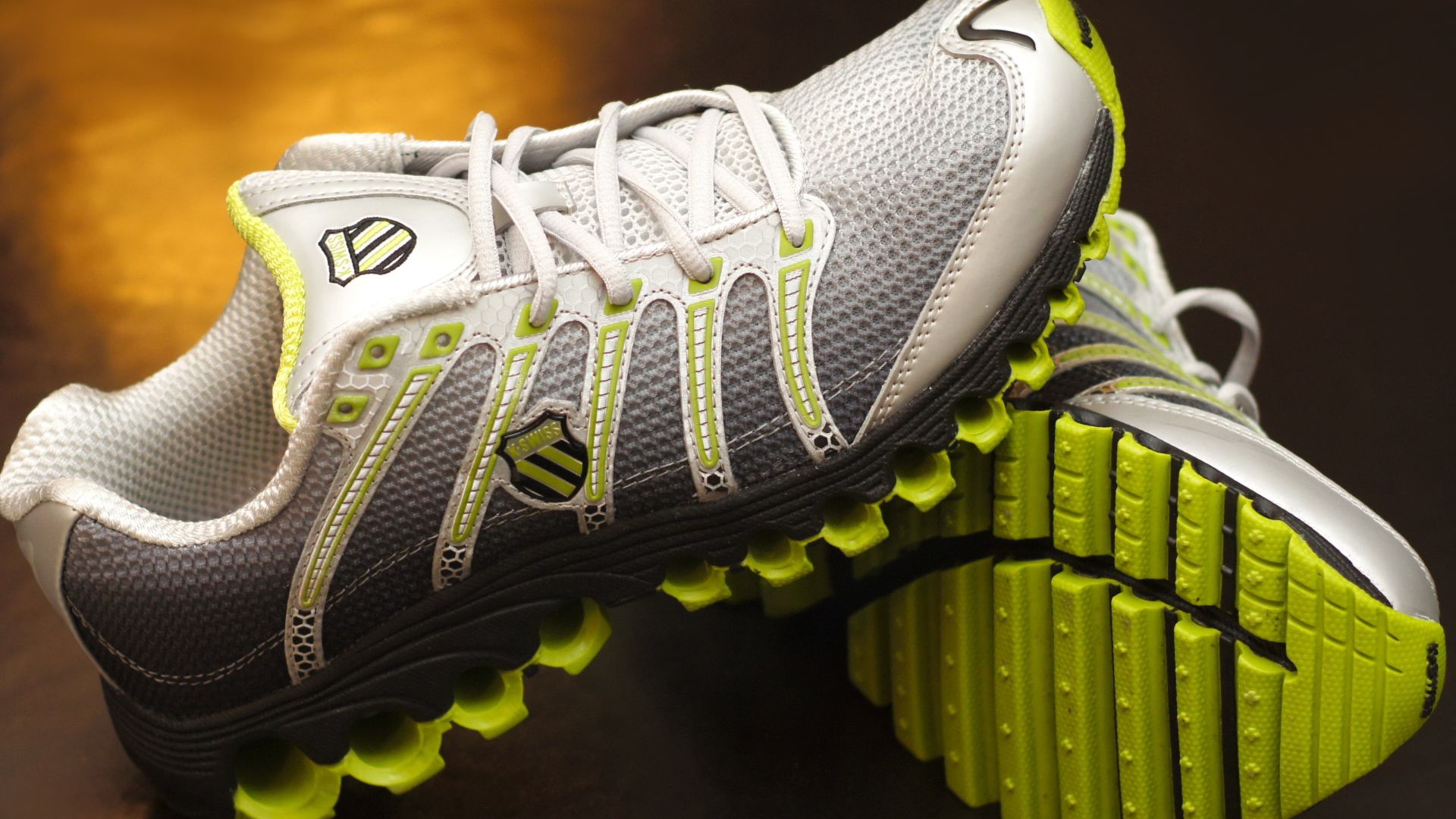 File:K-Swiss Tubes Run 100 running shoe.JPG
