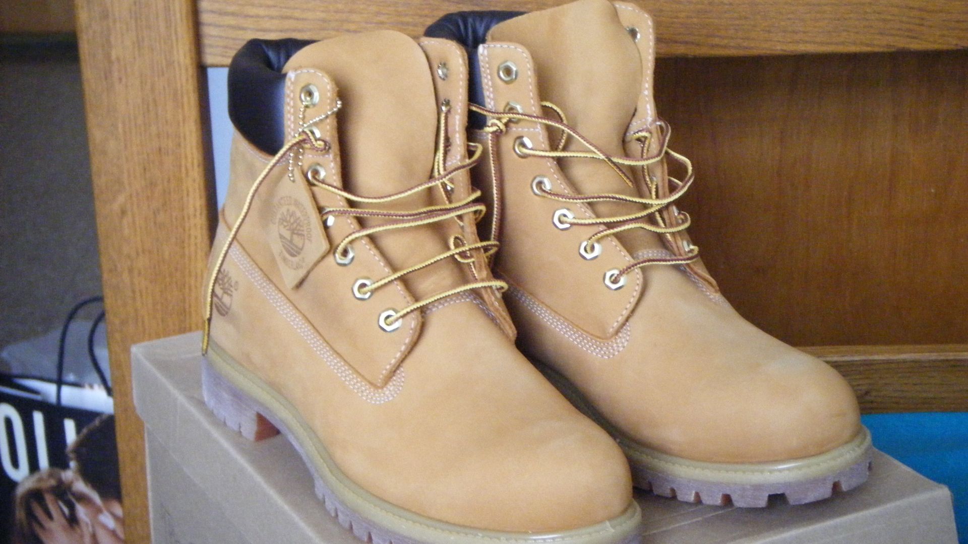 File:Timberland 6 inch boots.jpg