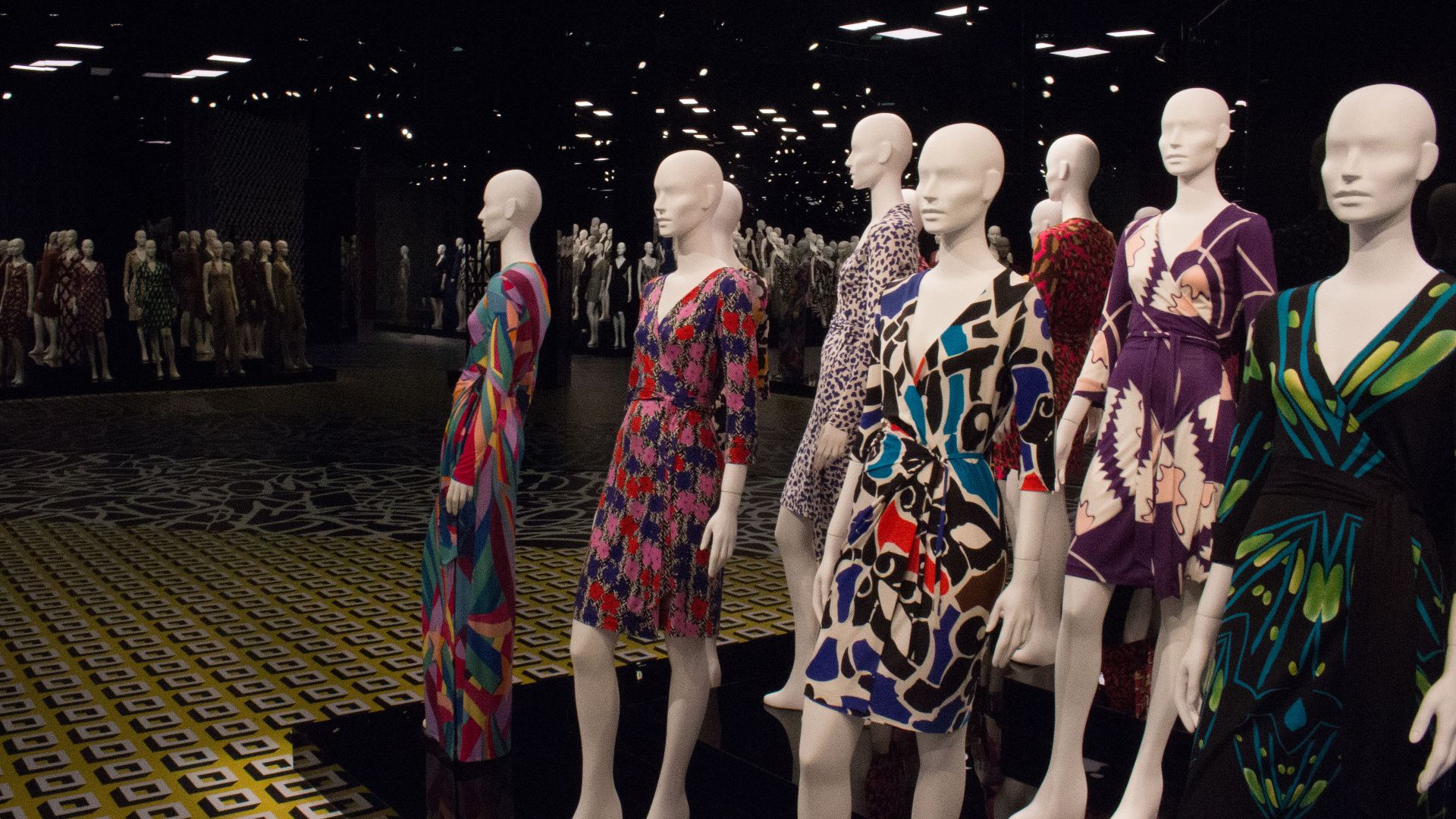 File:Diane von Fürstenberg wrap dress display at LACMA 07.jpg