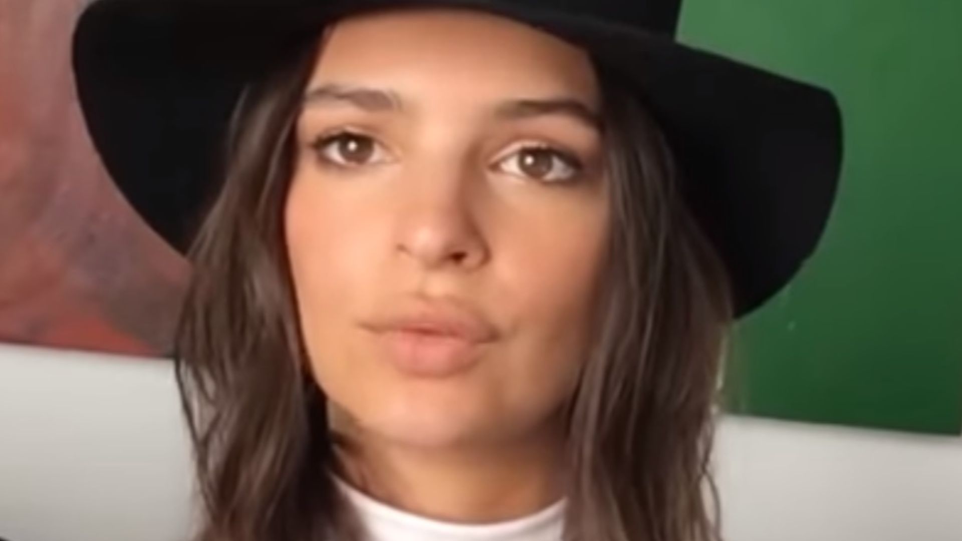 File:2 minutes with Emily Ratajkowski (2).jpg