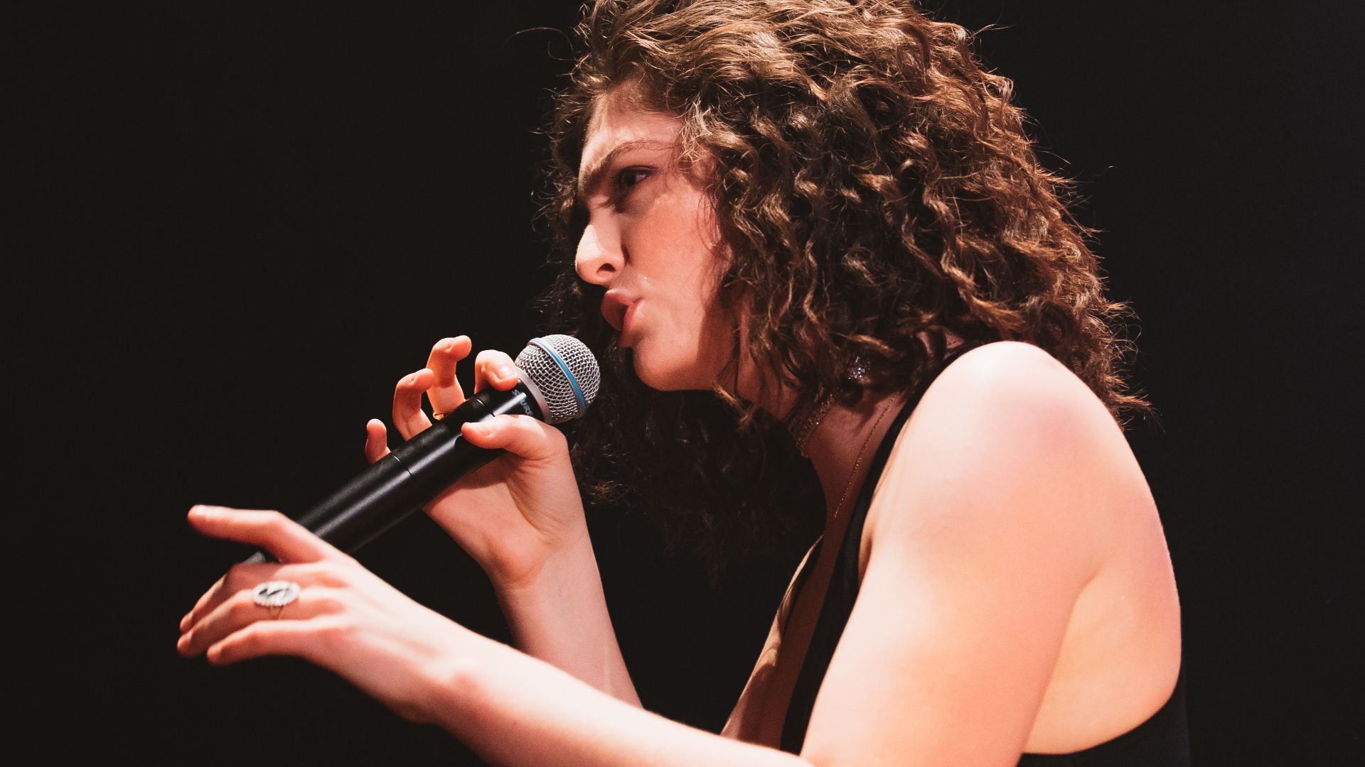 File:RF 3006 Lorde@Arena Krists Luhaers-14 (35769385151) (cropped).jpg