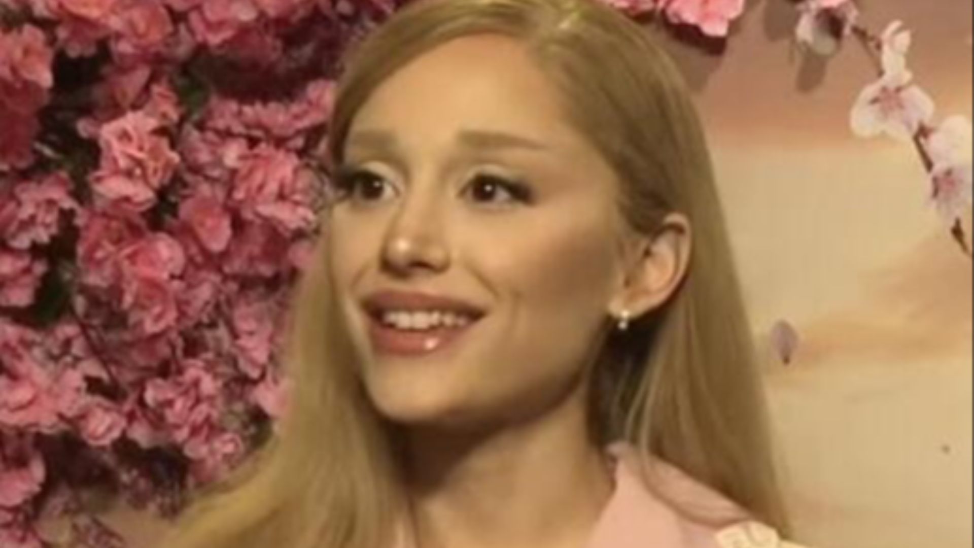 File:Ariana Grande promoting Wicked (2024).jpg