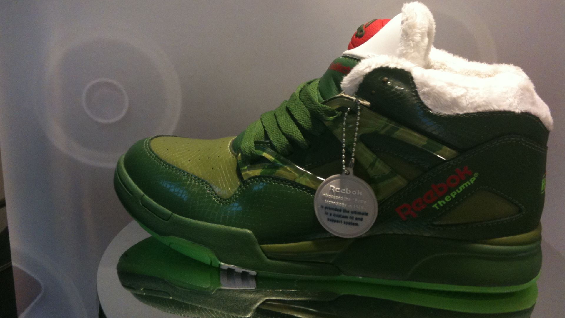 File:Reebok Pump boots green.jpg