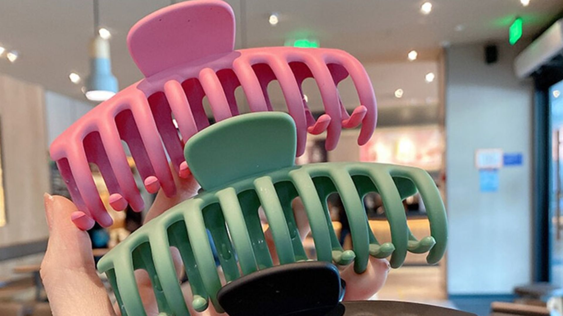 File:3 big claw clips for thick long hair.png