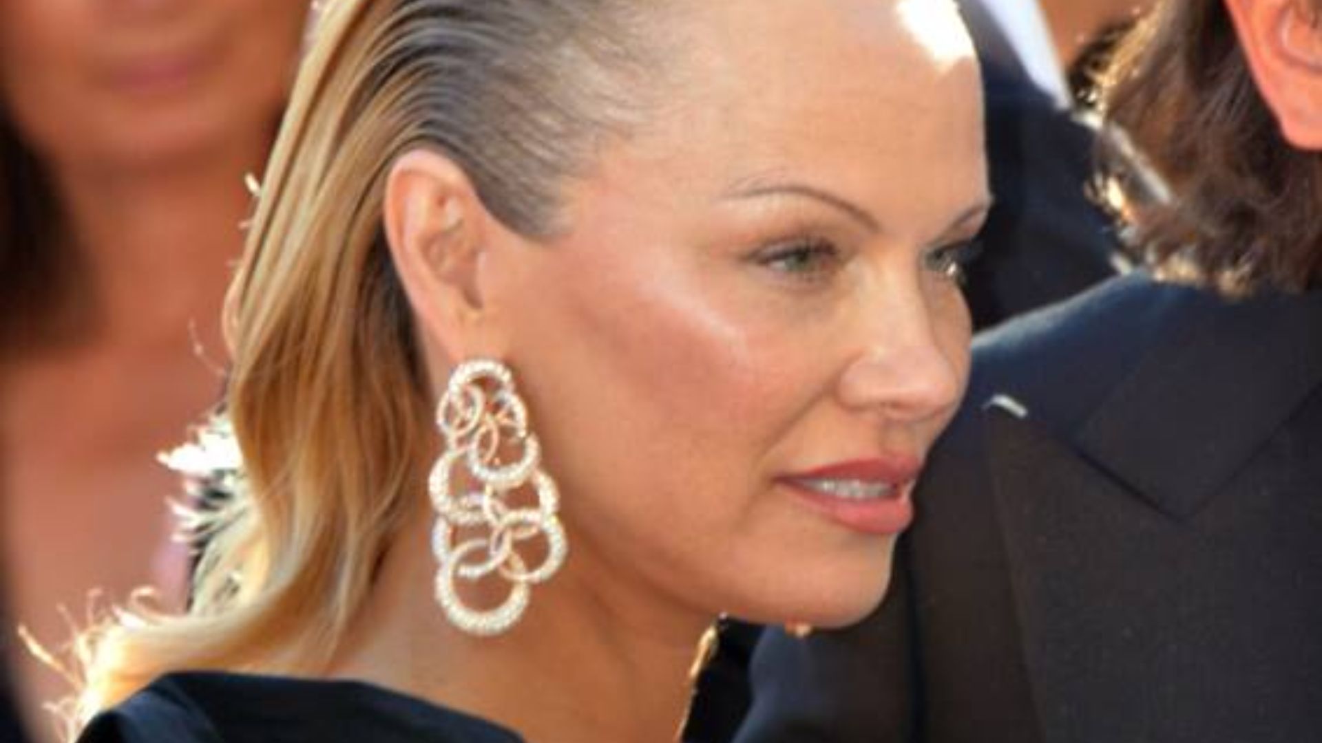 File:Pamela Anderson Cannes 2017.jpg