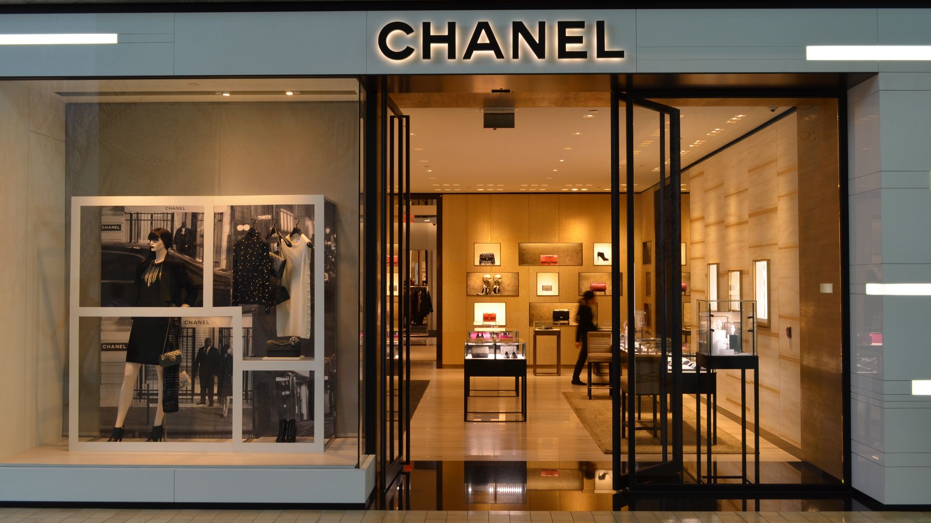File:CHANELYorkdale.jpg