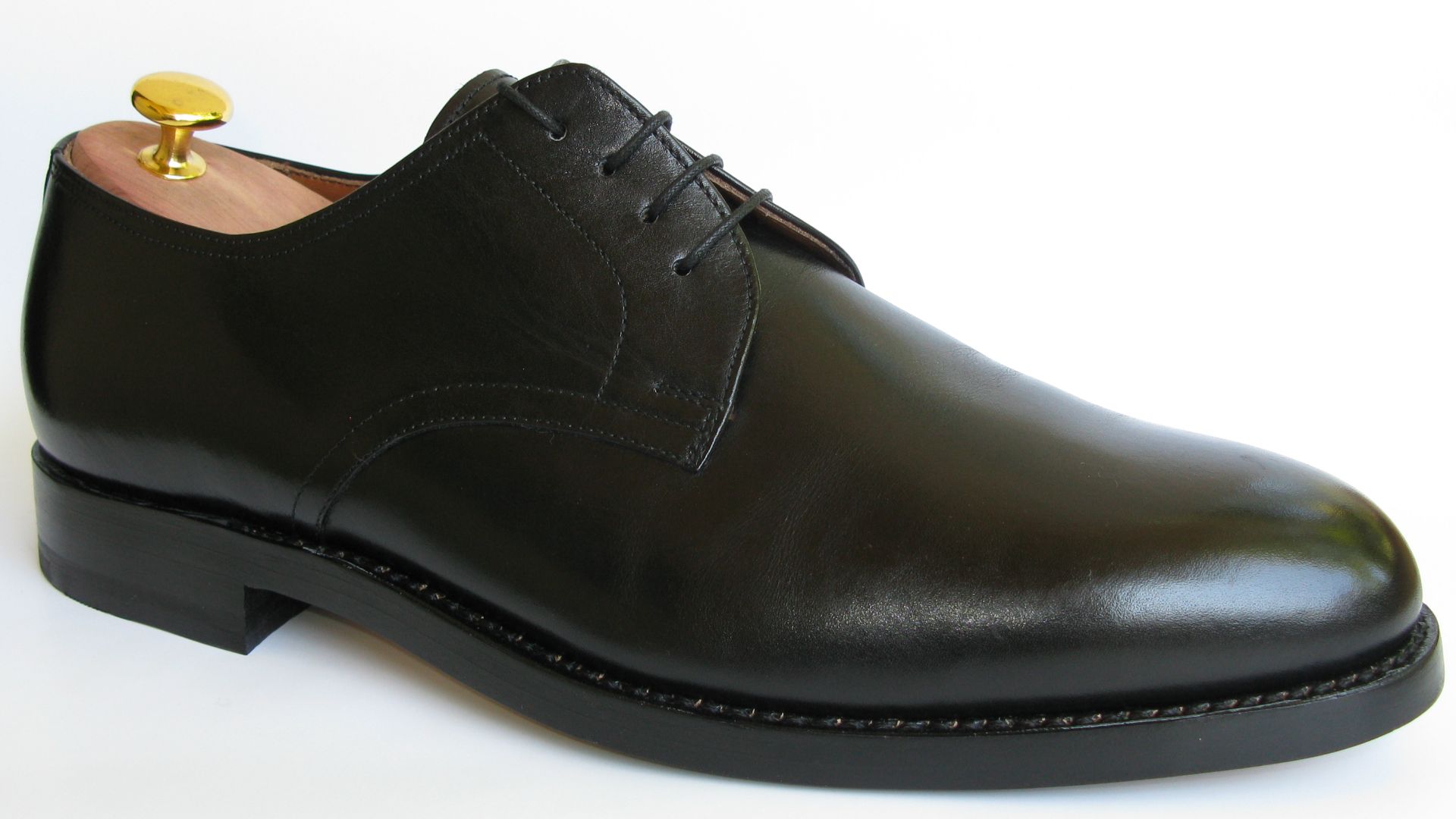 File:Shoe-PlainDerby-Black.jpg