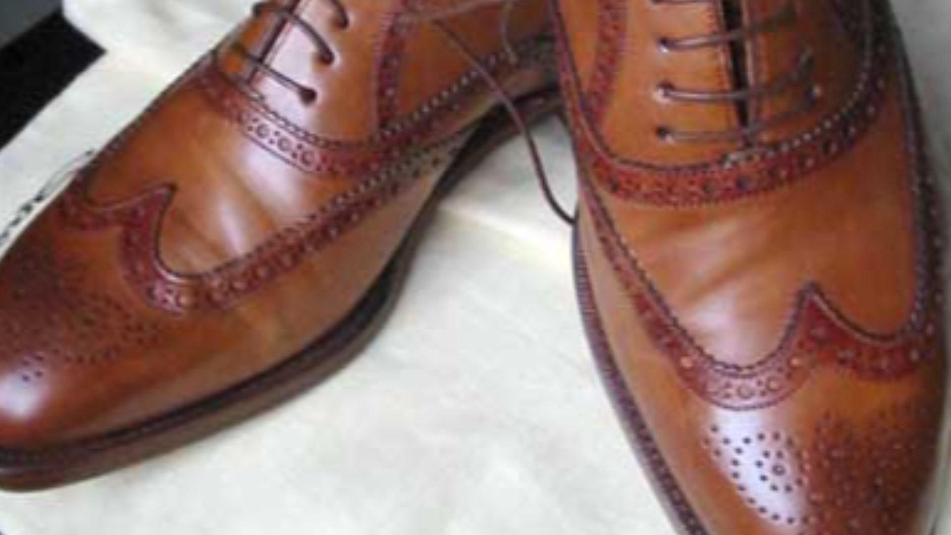 File:Pair of full brogue shoes by Santoni.jpg