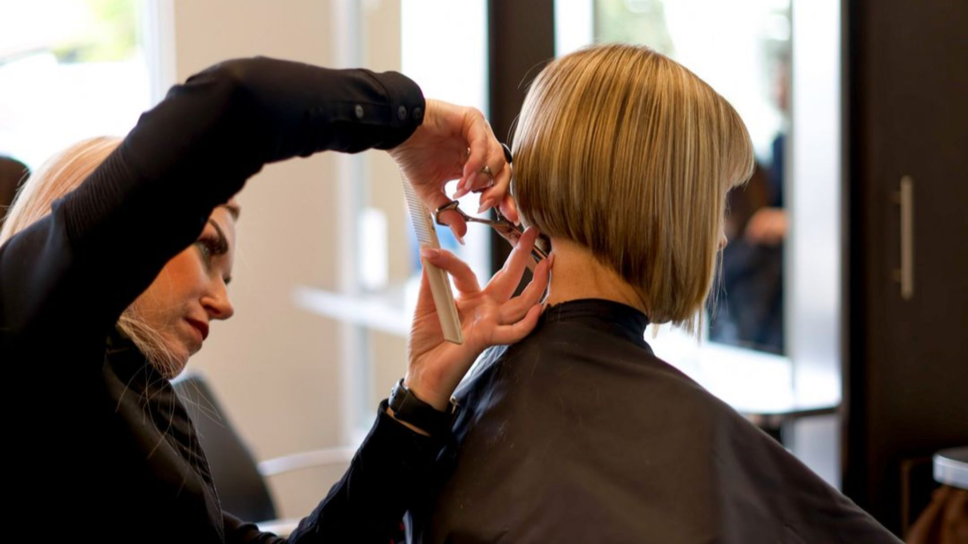 File:Hair salon (51212326557).jpg