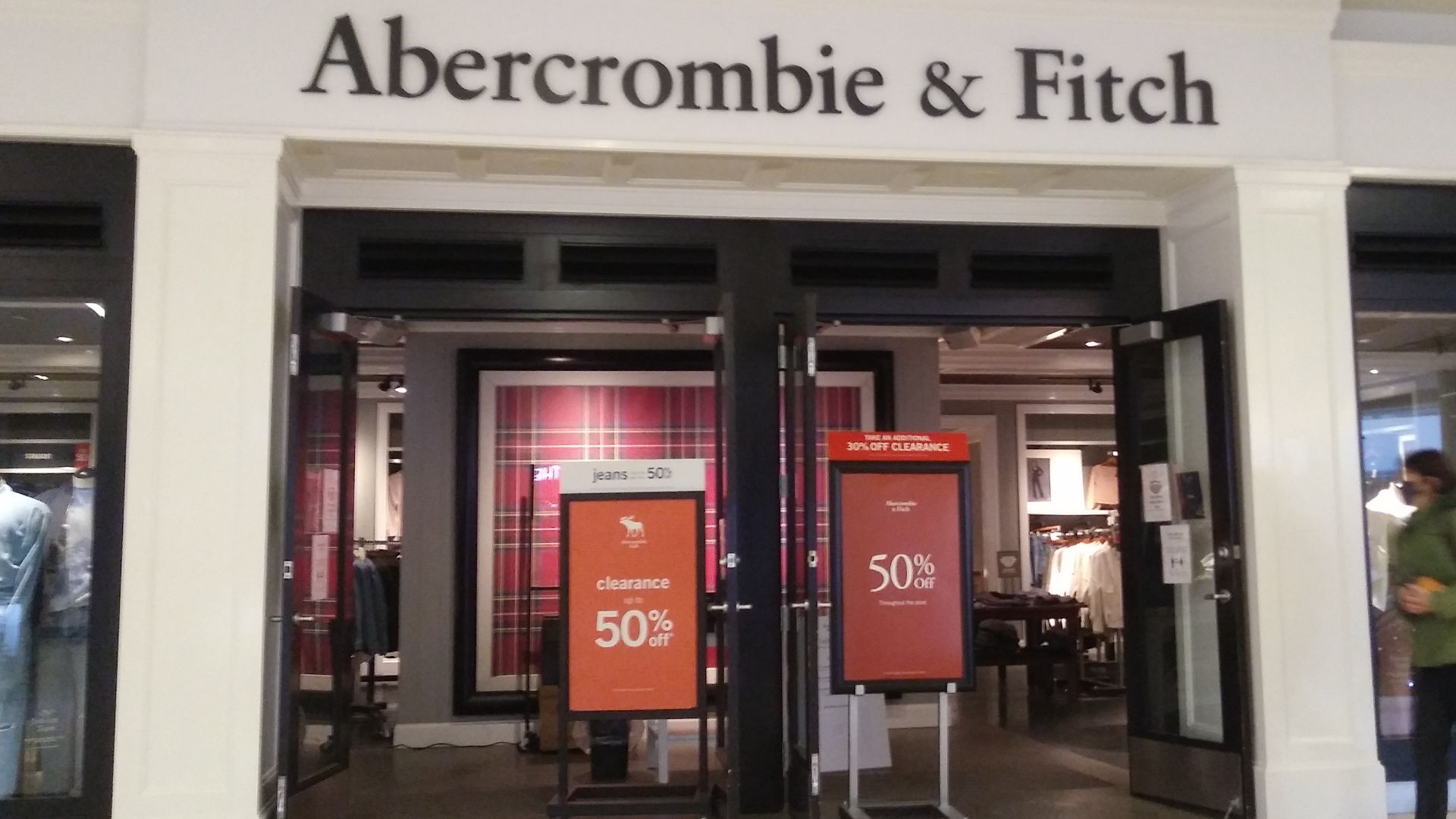 File:Abercrombie&FitchWestEdmontonMall.jpg