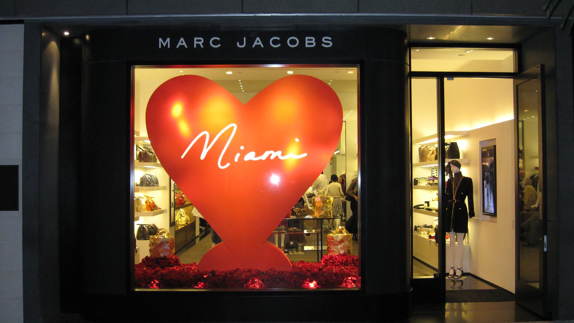 File:Marc Jacobs - Bal Harbour Mall.jpg