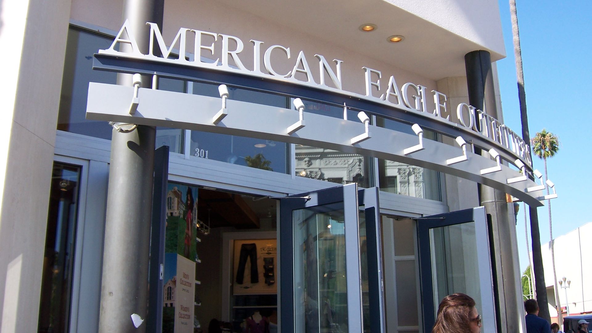 File:American Eagle storefont.JPG