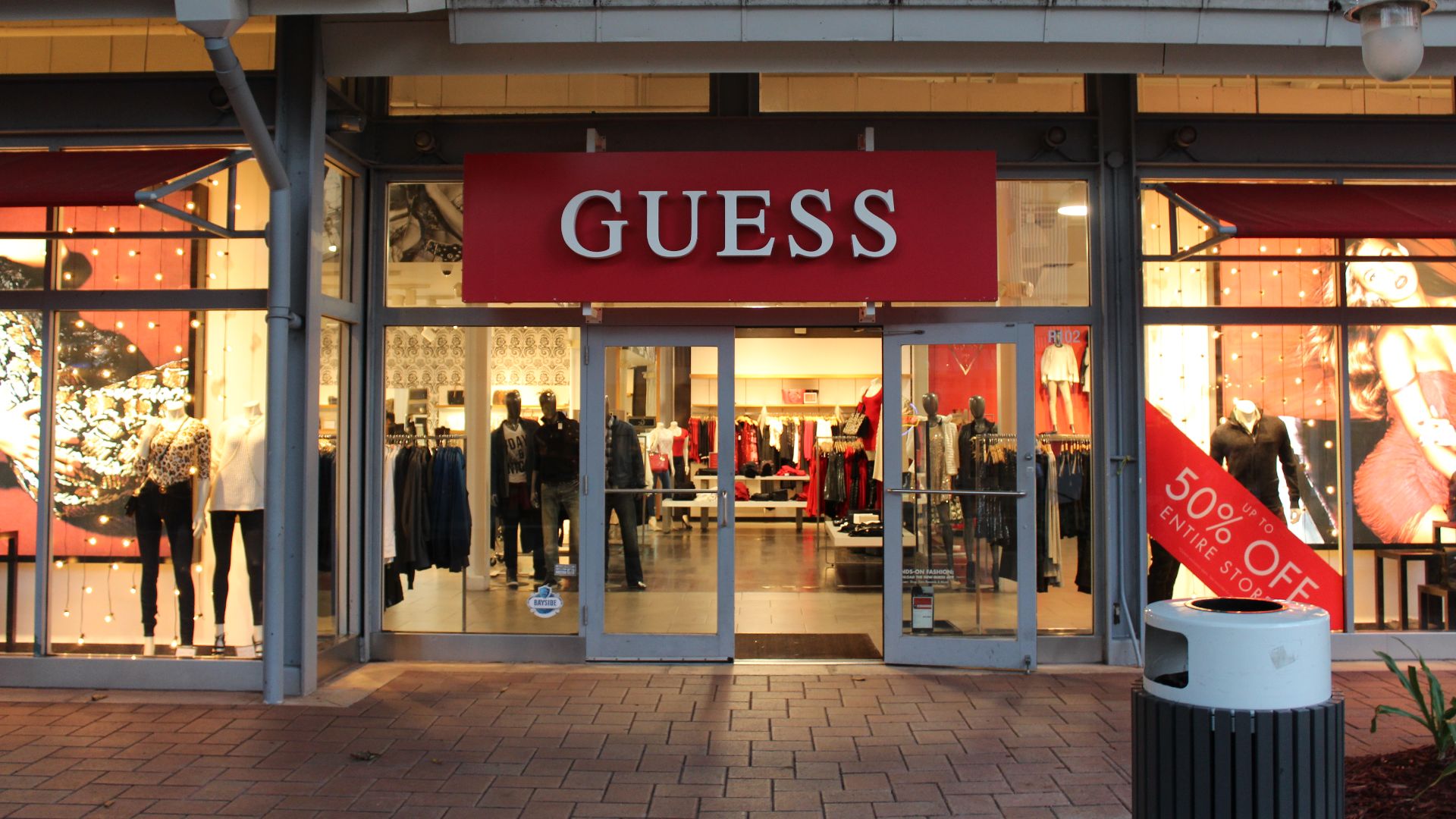 File:Guess Store Bayside Marketplace Downtown Miami (26886126900).jpg