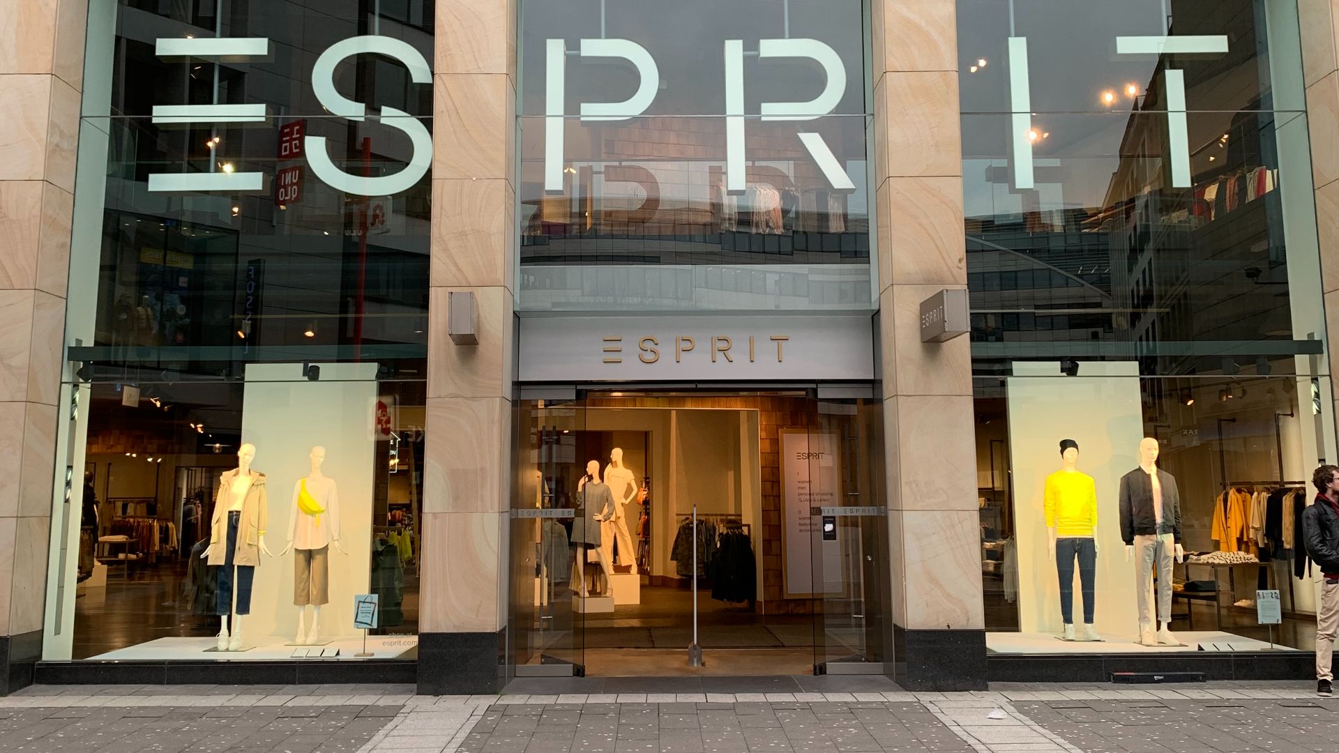 File:Esprit Schadowstrasse Düsseldorf.jpg