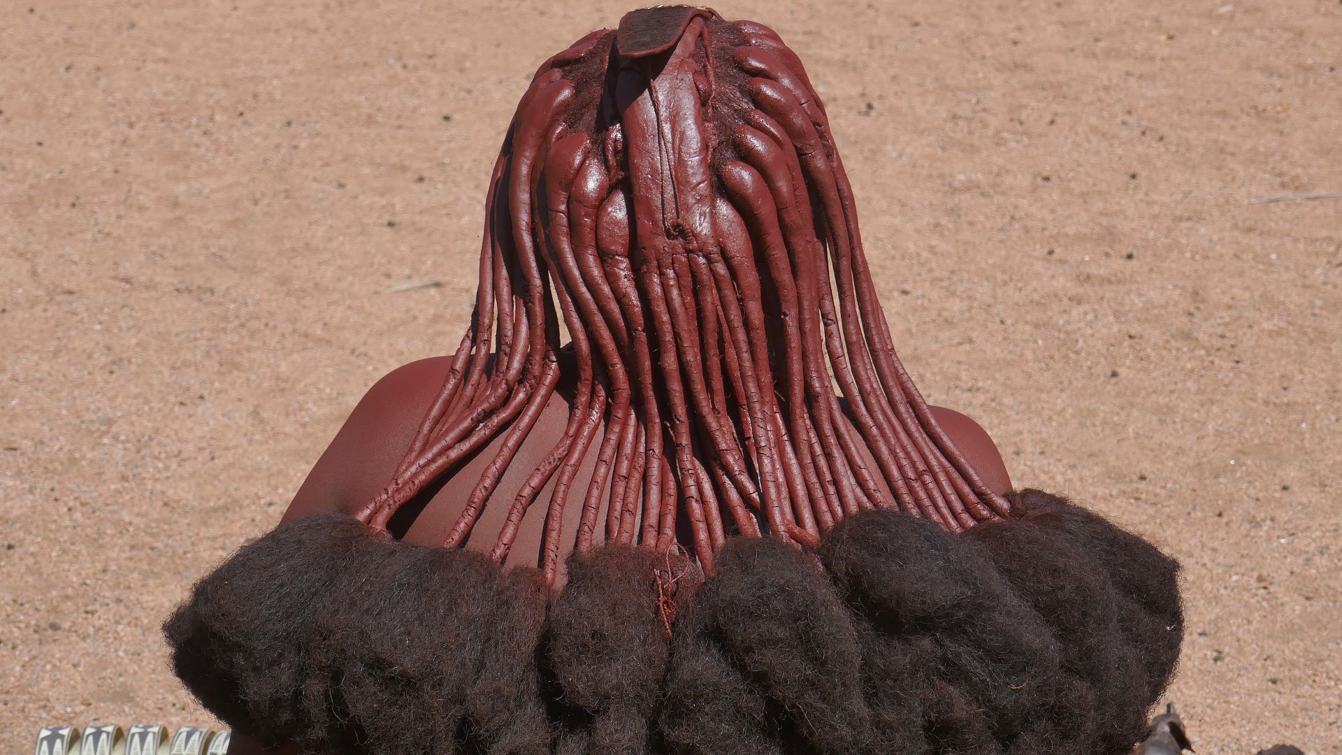 File:Otjikandero-Coiffure Himba (1).jpg