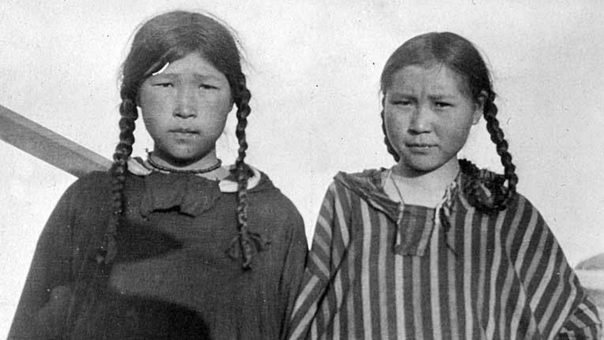 File:Two Eskimo girls with braids, location unknown, ca 1899 (WARNER 454).jpeg