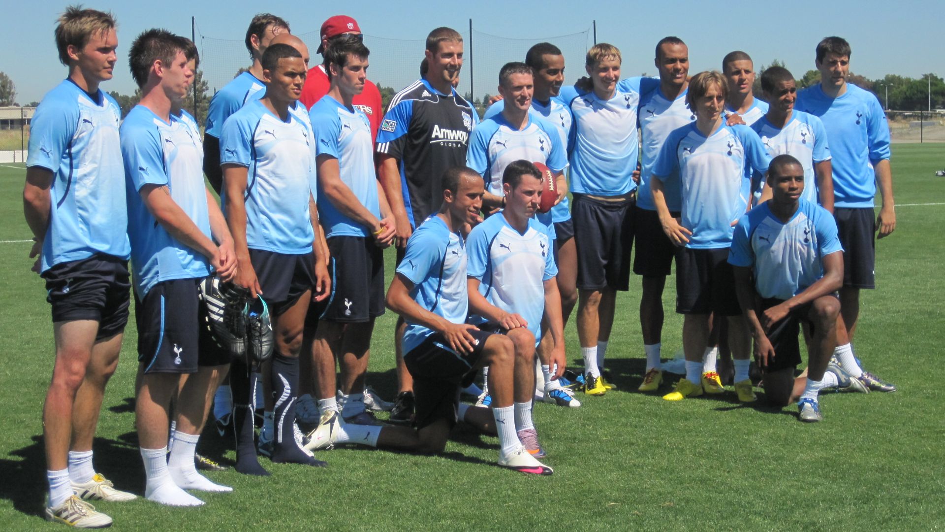 File:Tottenham Hotspur and Alex Smith.jpg