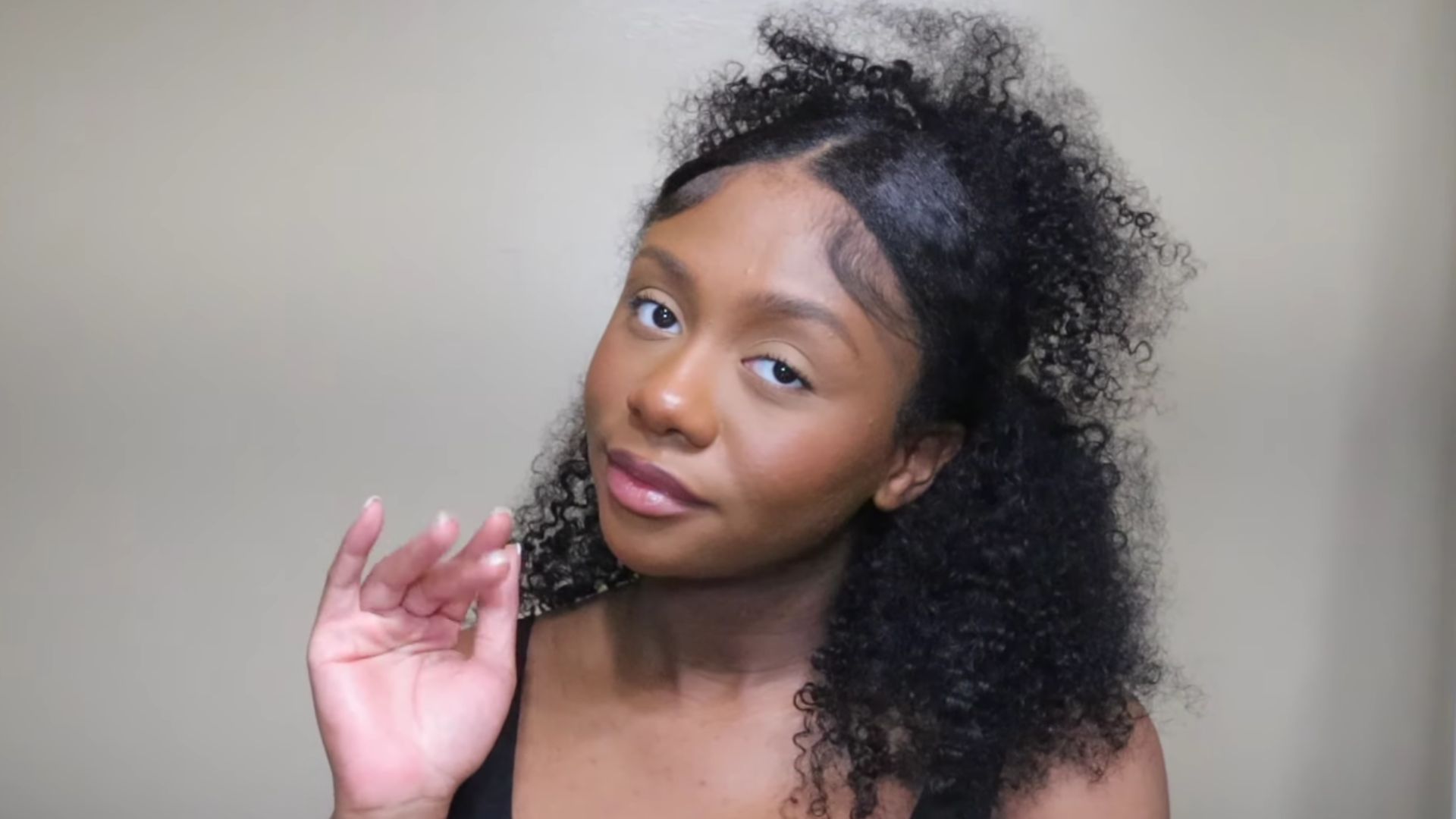 File:Half-up half-down hairdo.png