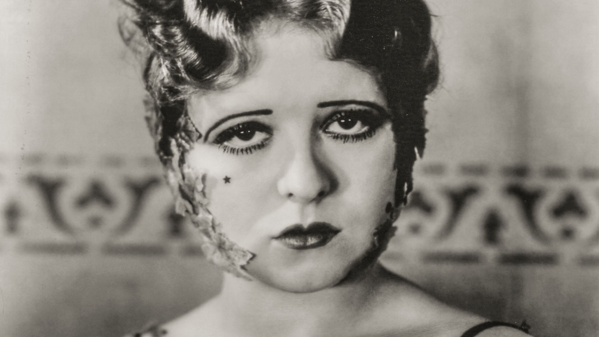 File:Clara Bow '20s.jpg