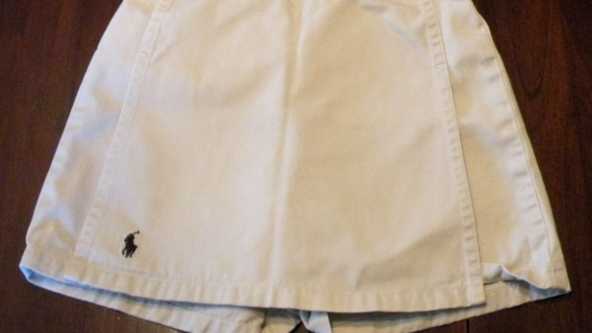 File:White skort with Ralph Lauren polo player logo.jpg