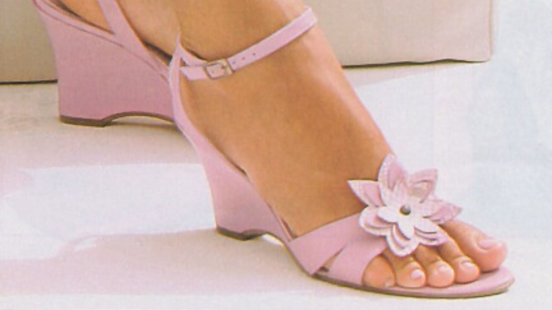 File:Pink wedge-heeled sandals.jpg