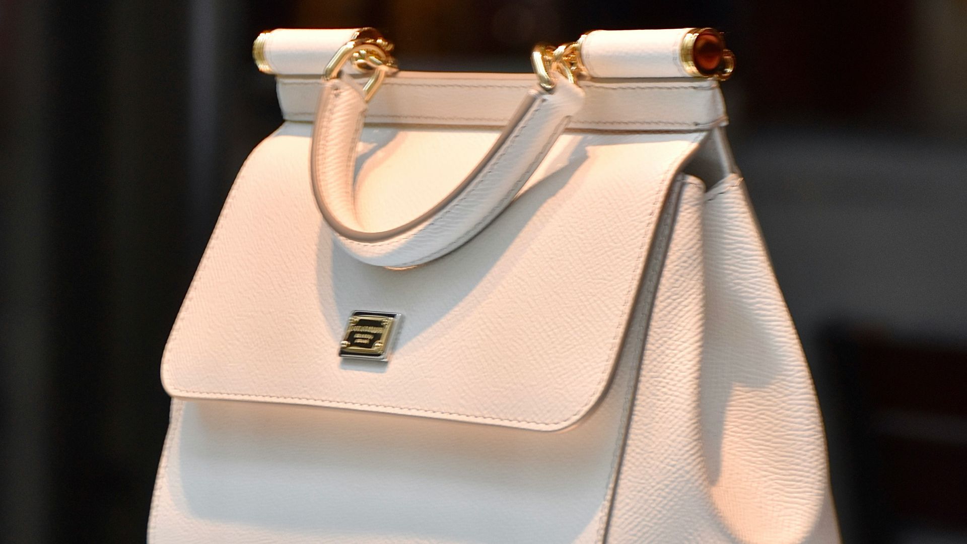 a white purse sitting on top of a table
