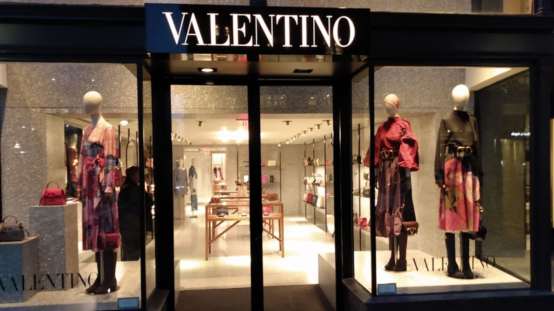 File:Valentino (in the Back Bay, Newbury Street, Boston).jpg