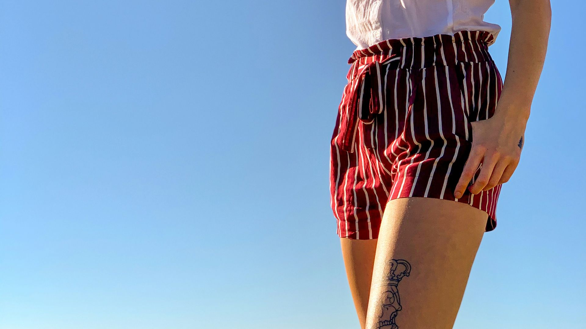 women's white sleeveless shirt