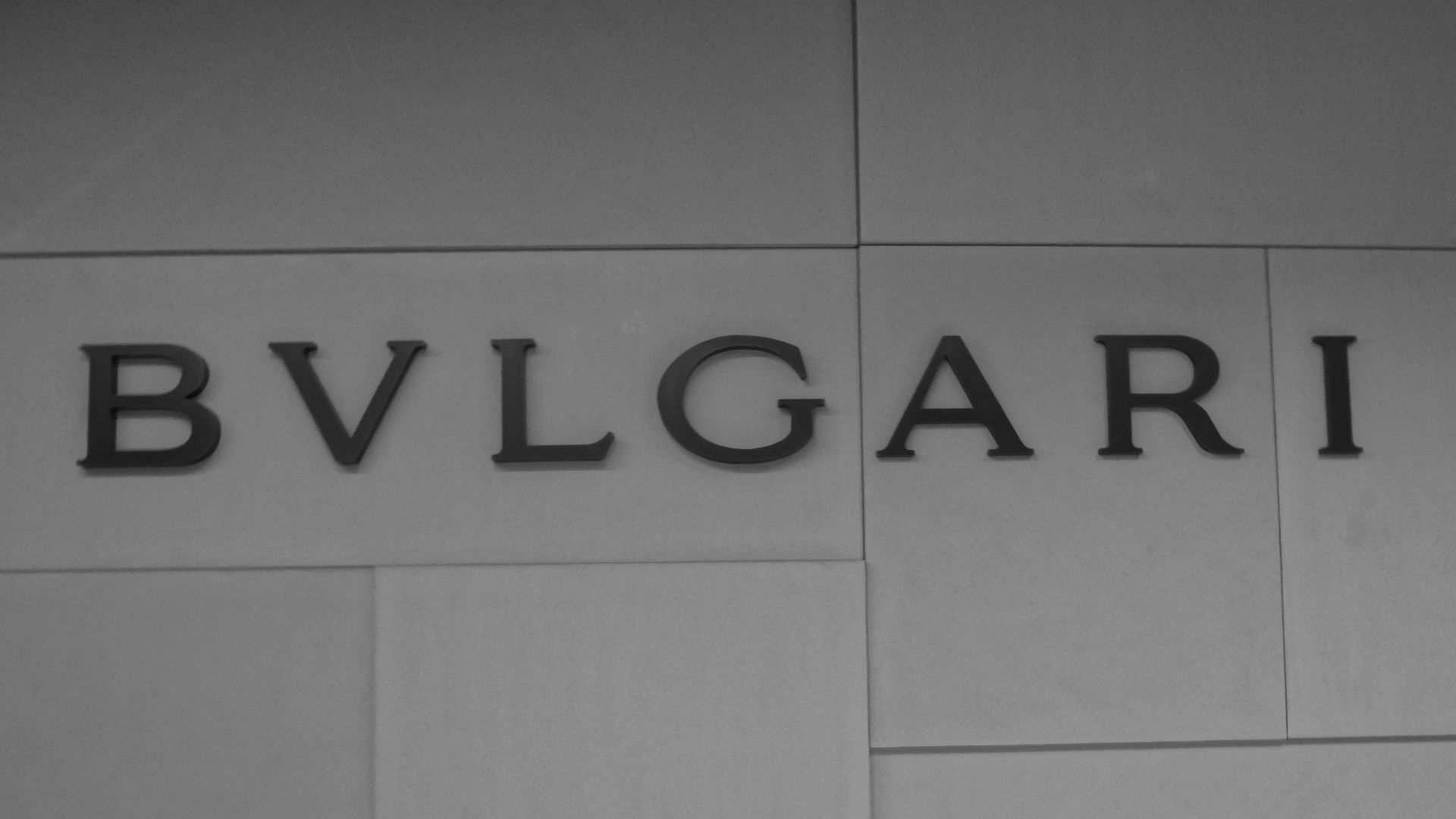 File:BVLGARI, Bulgari photography by david adam kess, madrid 2016.jpg