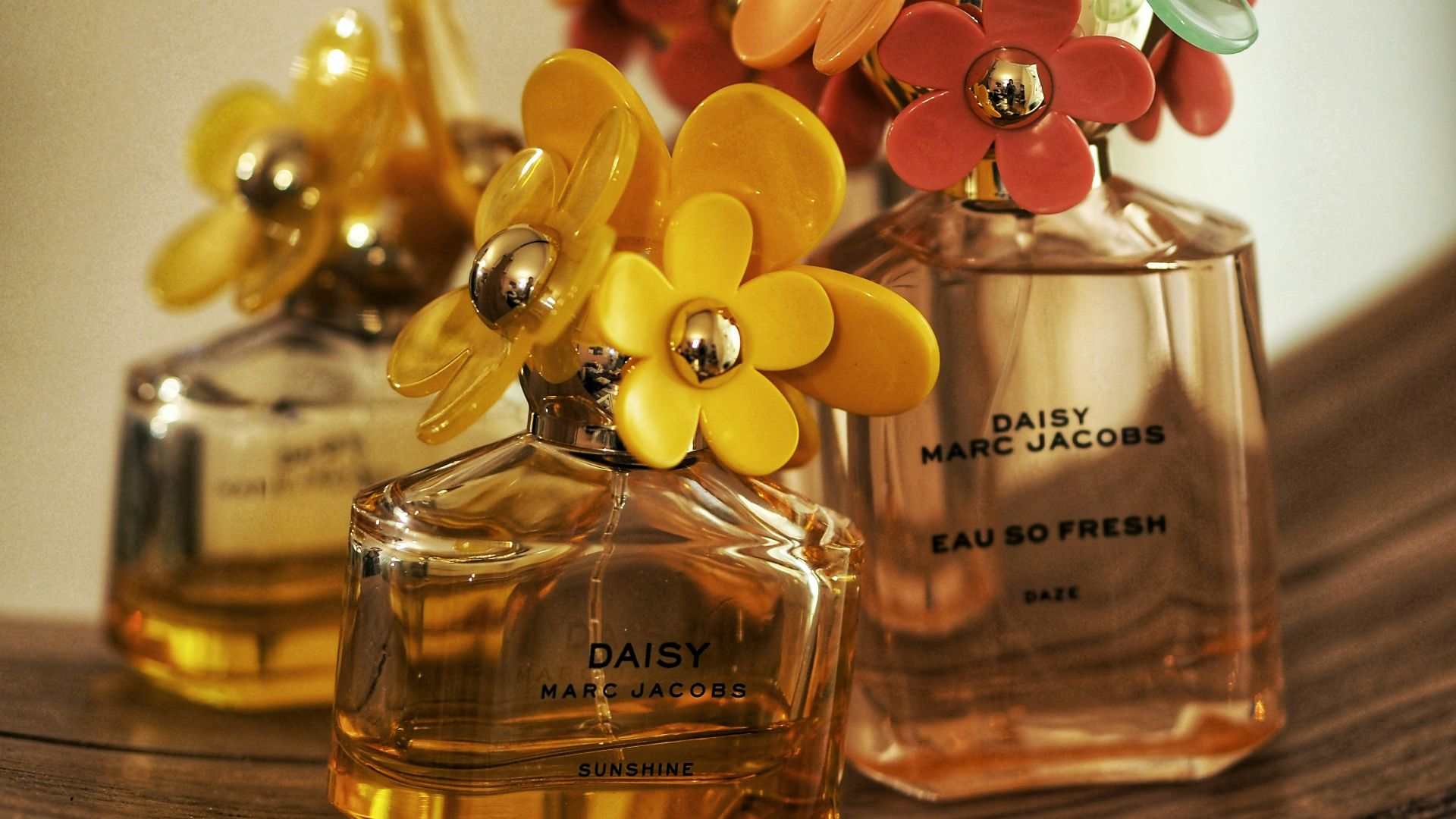 selective focus photography of 50 ml perfume bottle